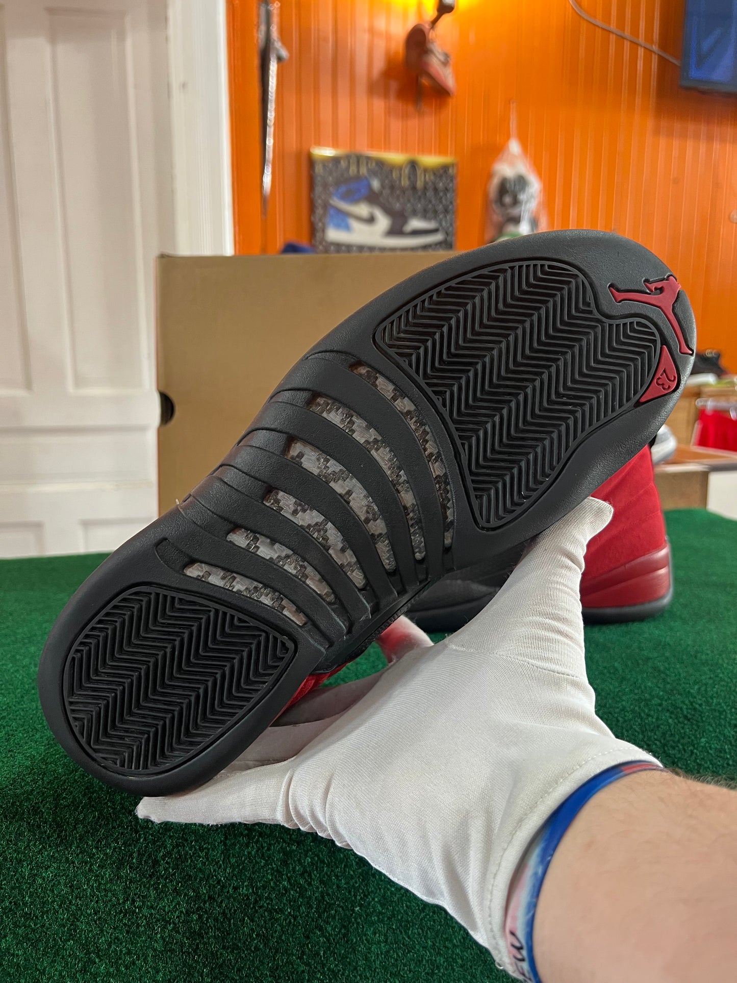 Jordan 12 (Reverse Flu)