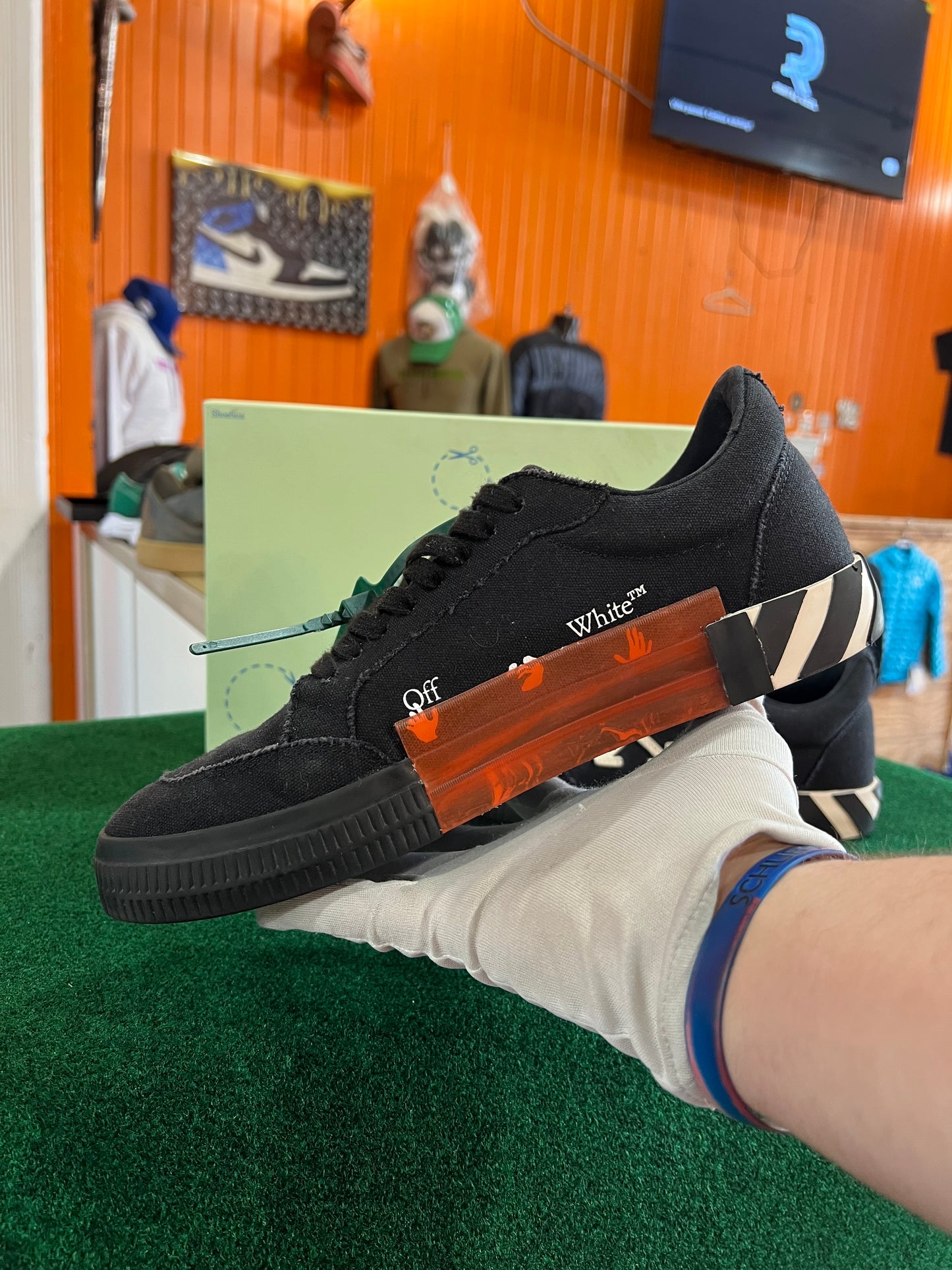 Off White Lows