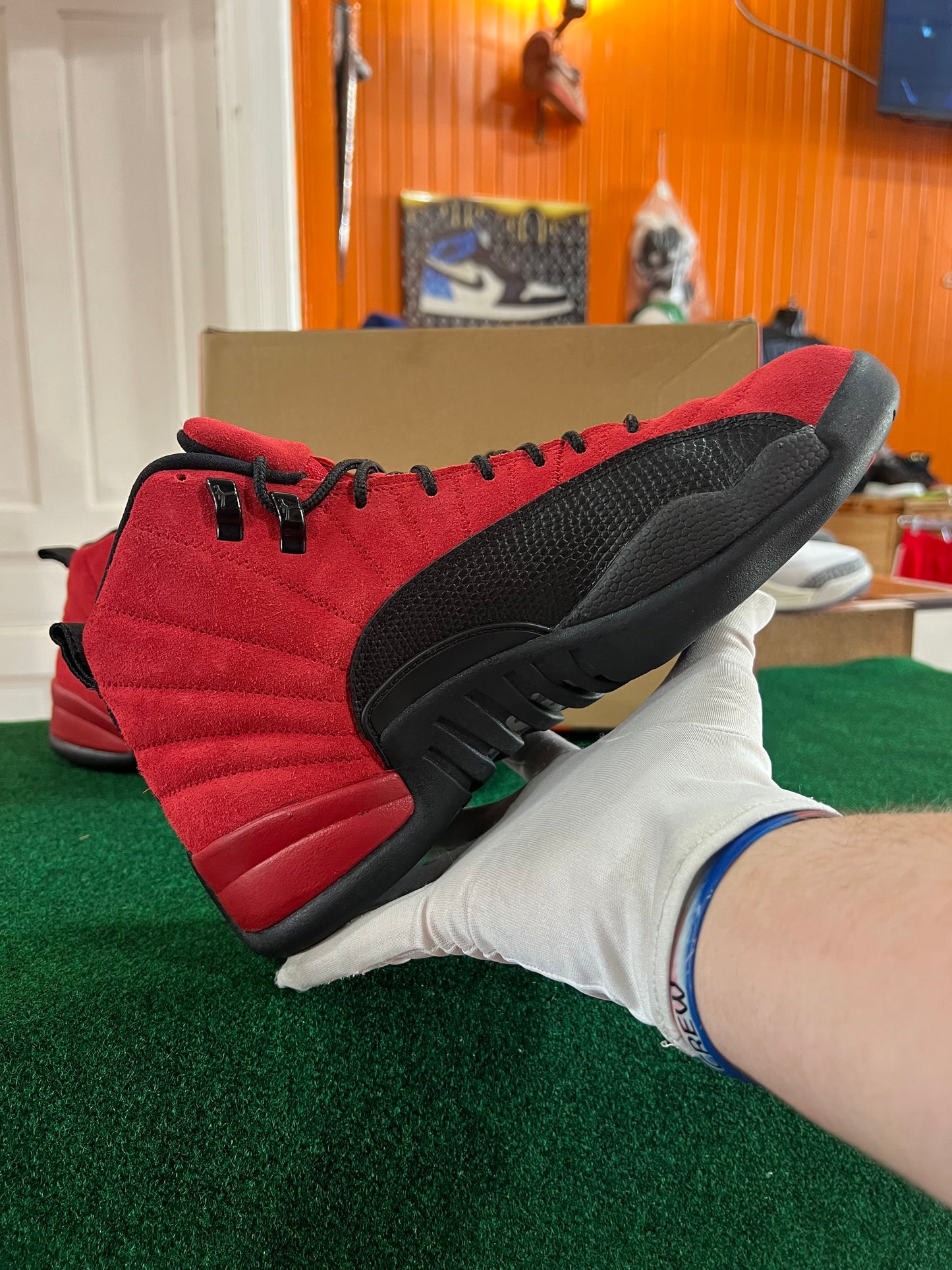 Jordan 12 (Reverse Flu)