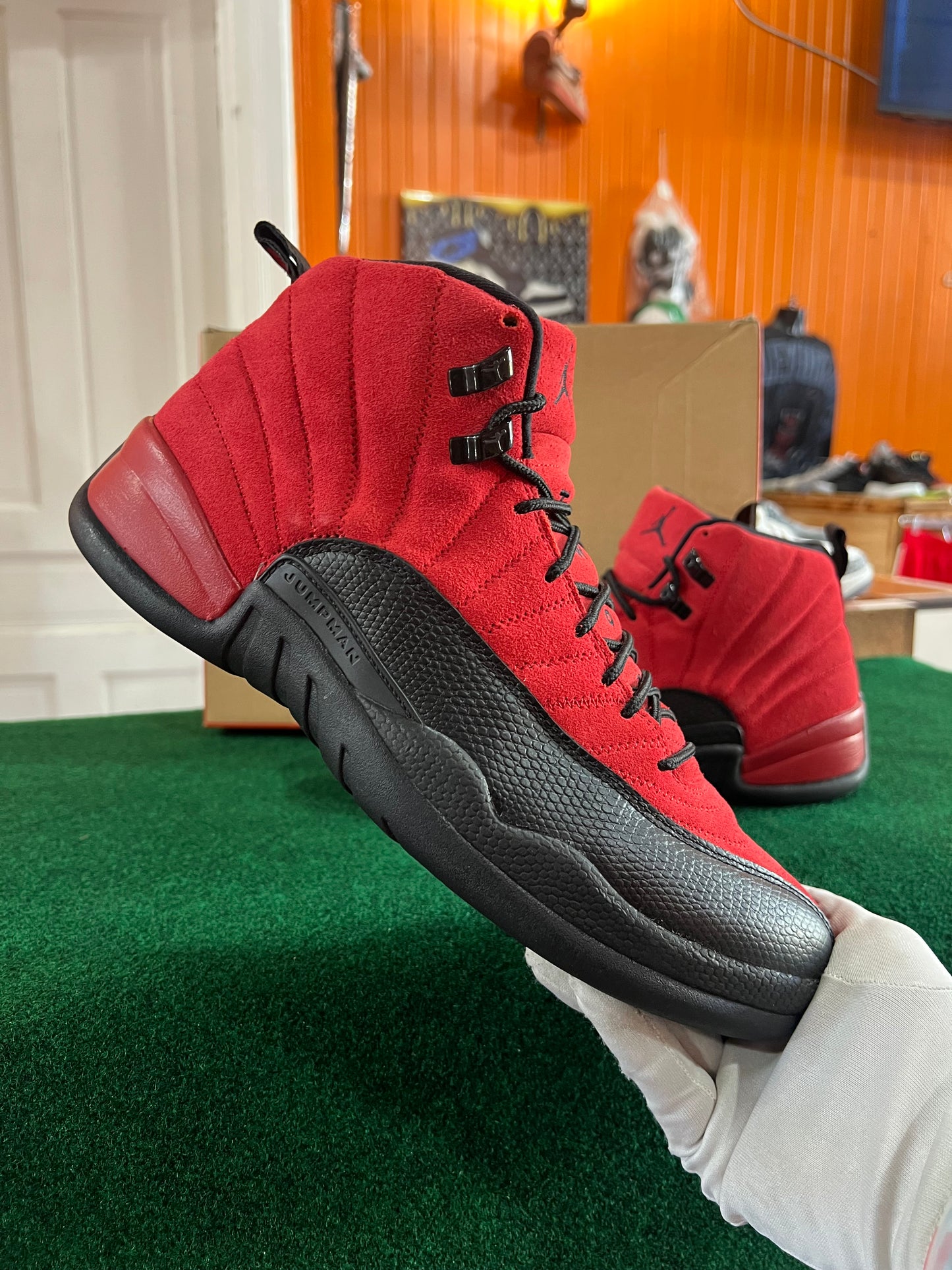 Jordan 12 (Reverse Flu)