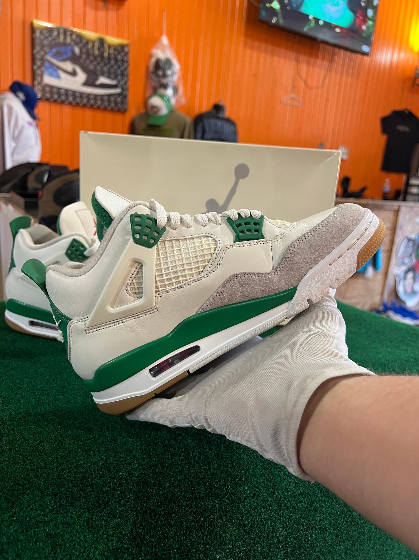 Jordan 4 SB (Pine Green)
