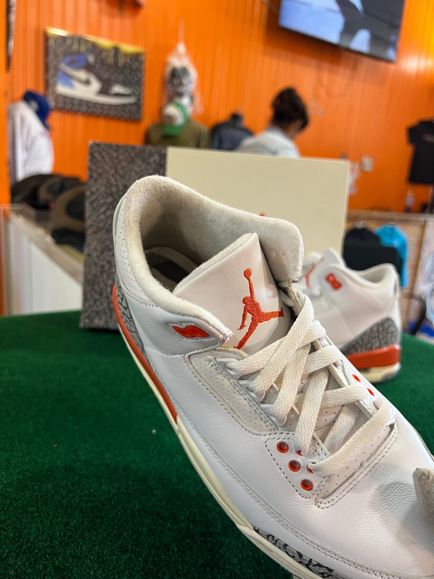 Jordan 3 (Georgia Peach)