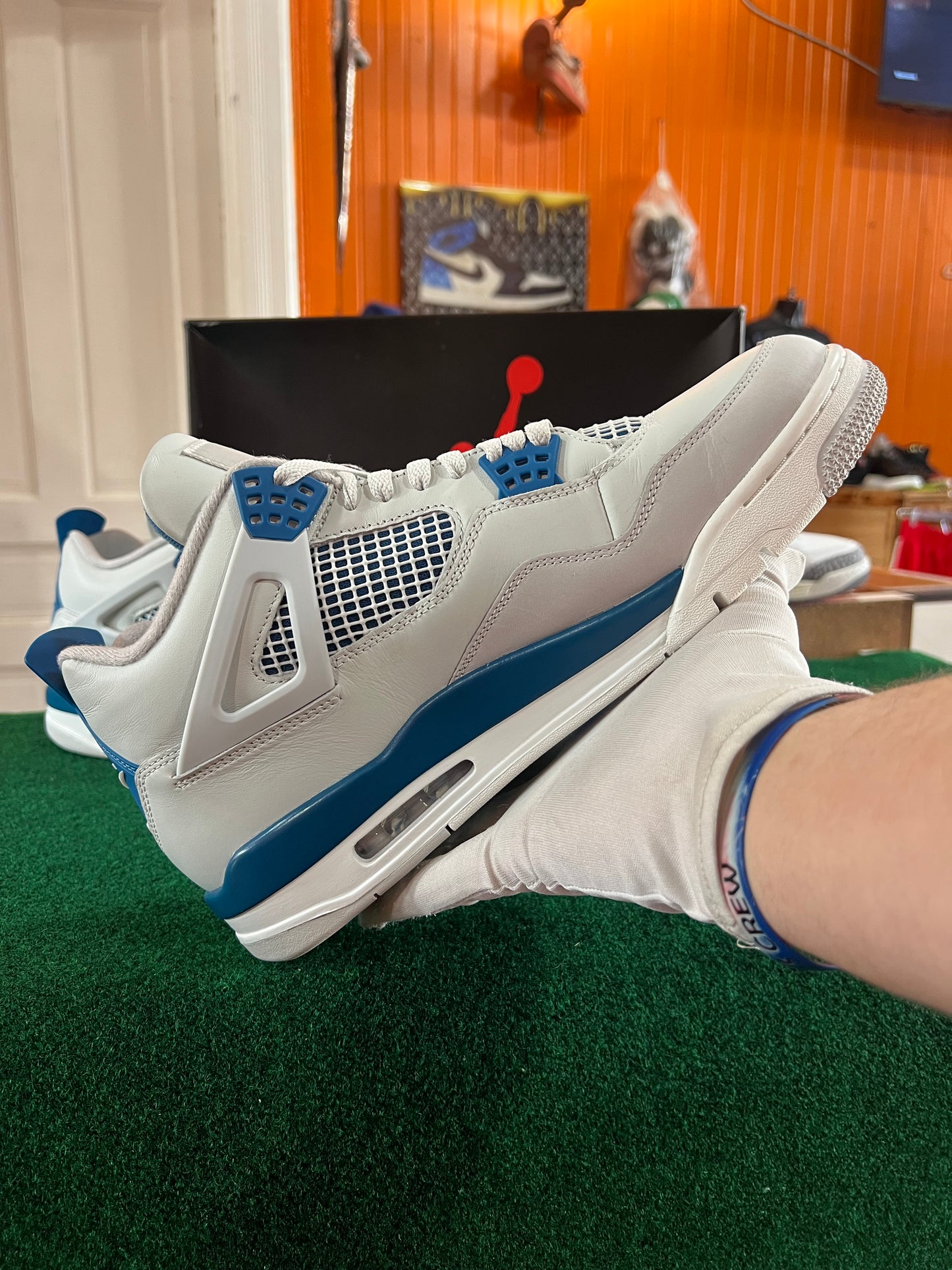 Jordan 4 (Military Blue)