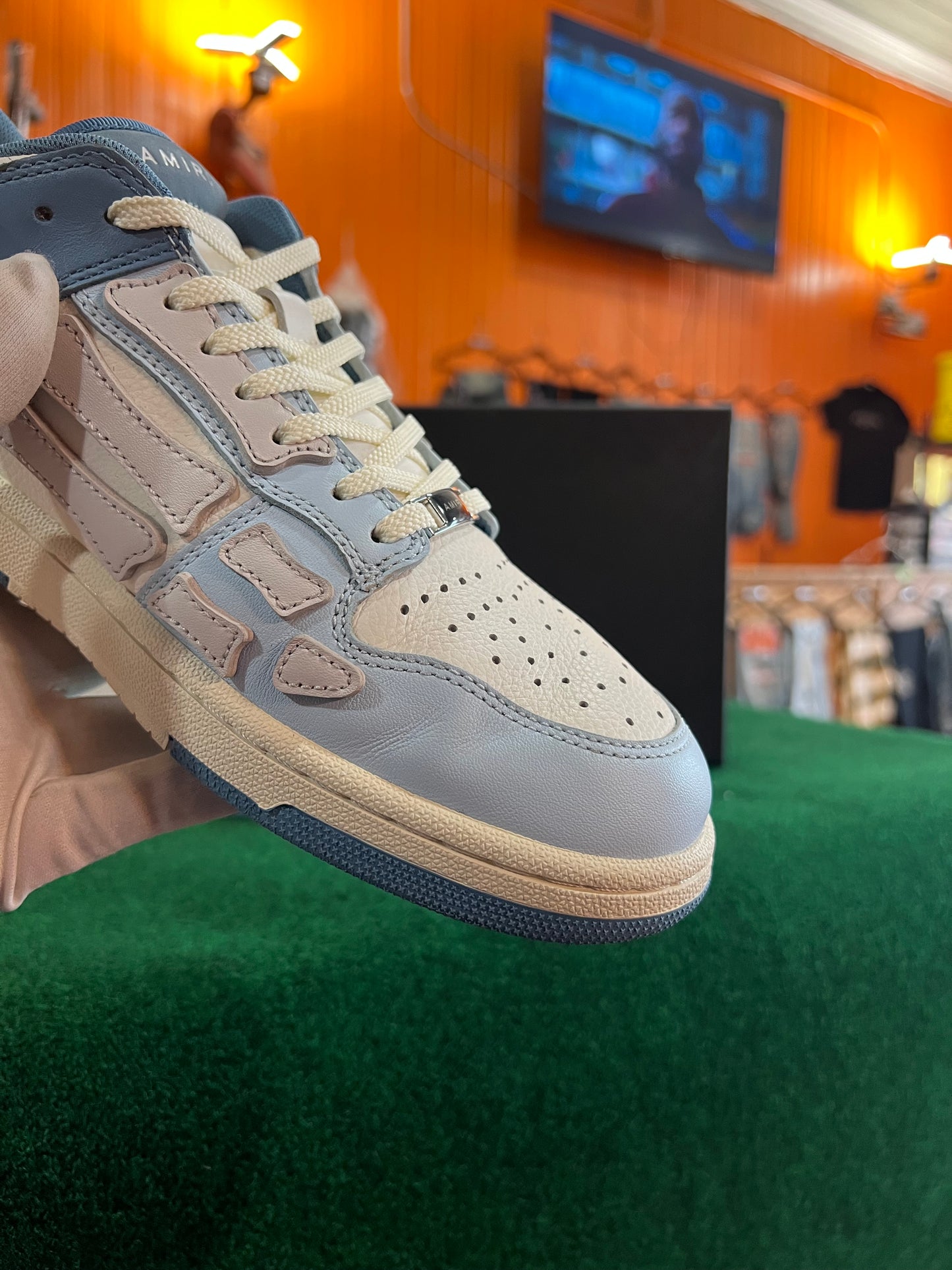 Amiri Low