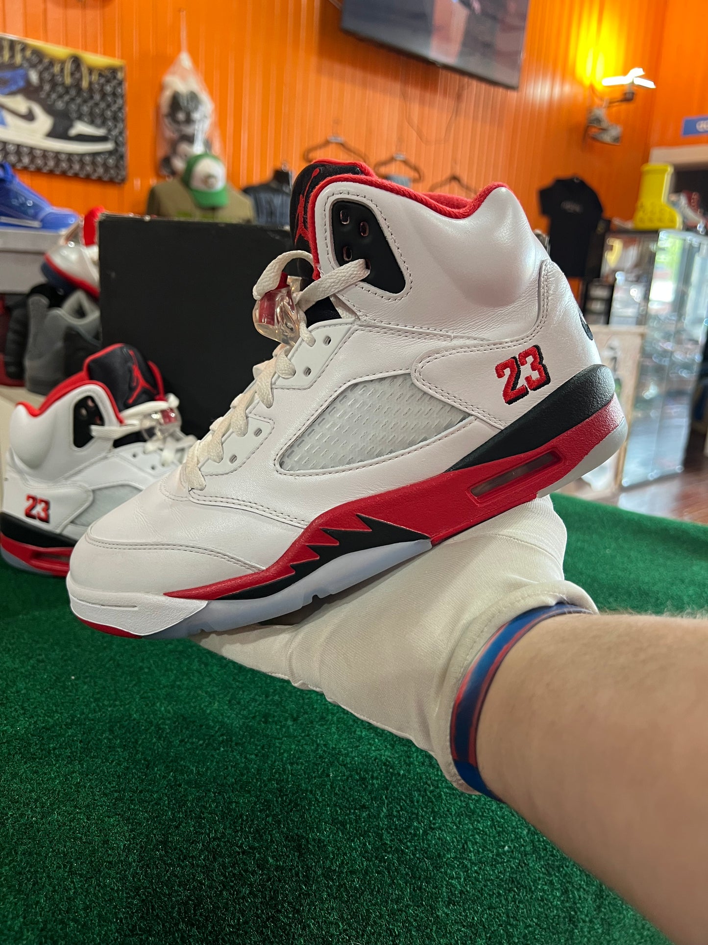 Jordan 5 (Fire Red)