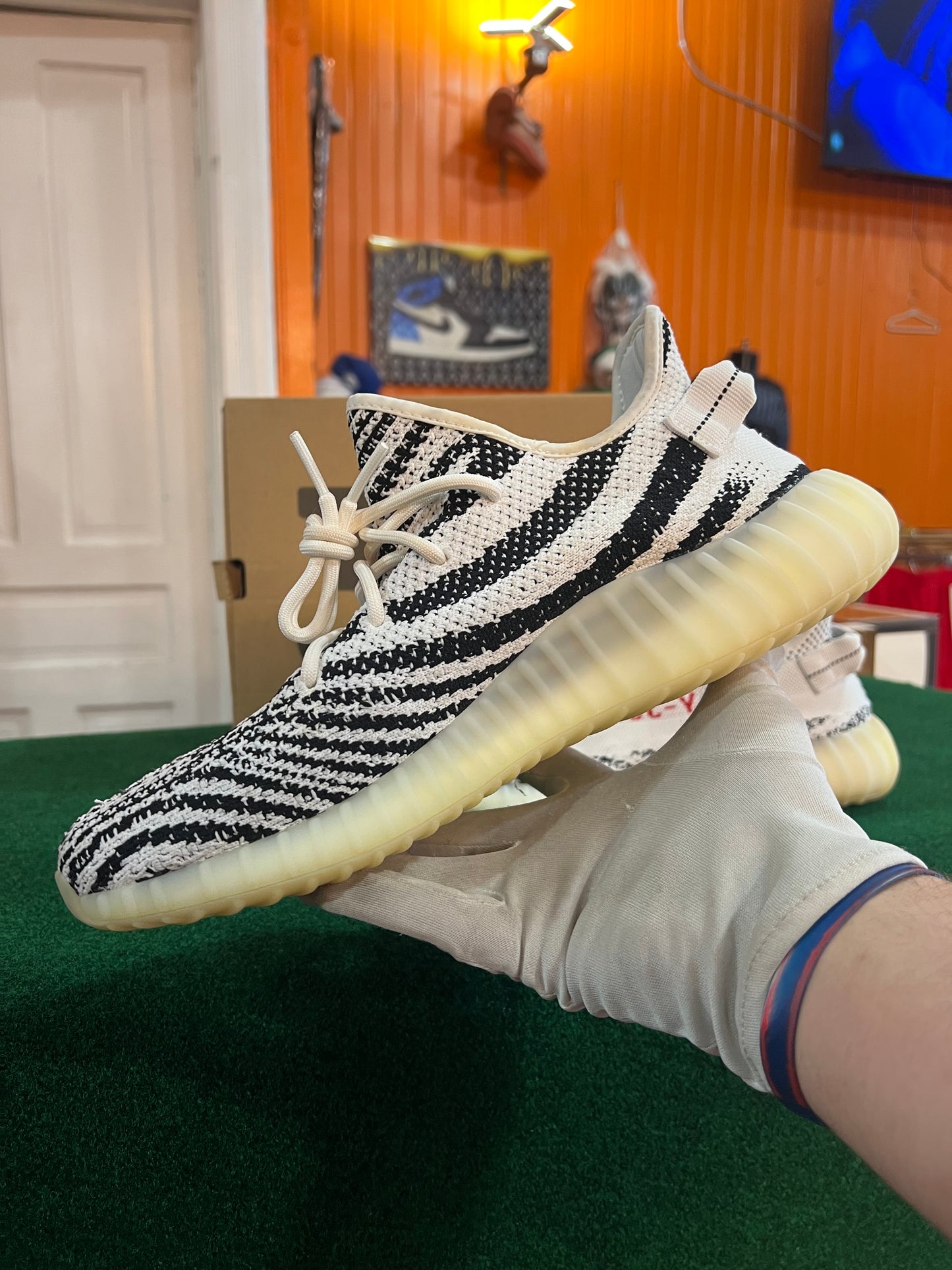 Yeezy 350 (Zebra)
