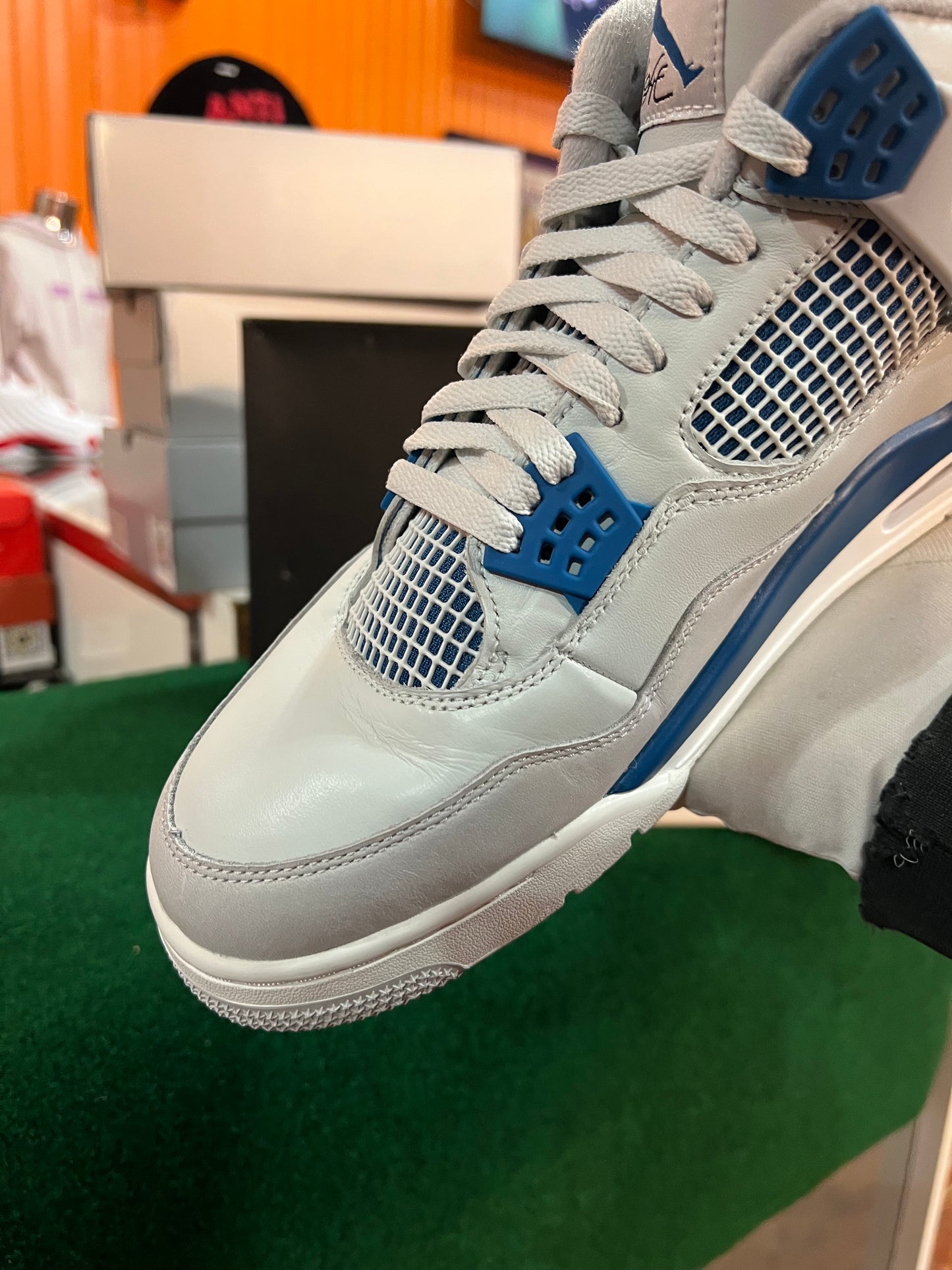 Jordan 4 (Military Blue)
