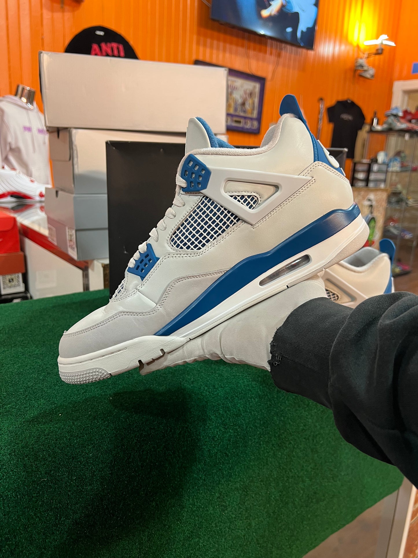 Jordan 4 (Military Blue)