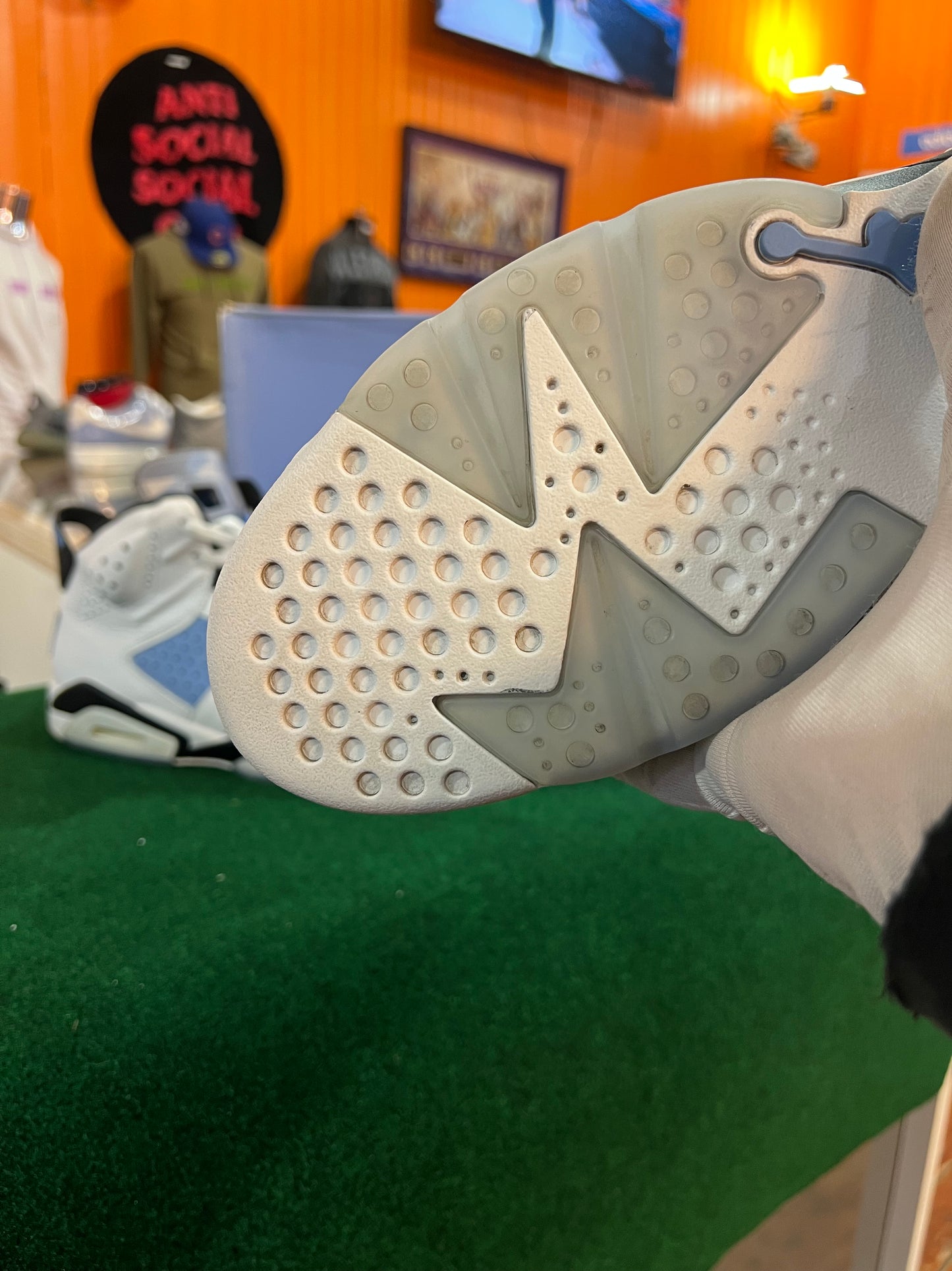 Jordan 6 (UNC)