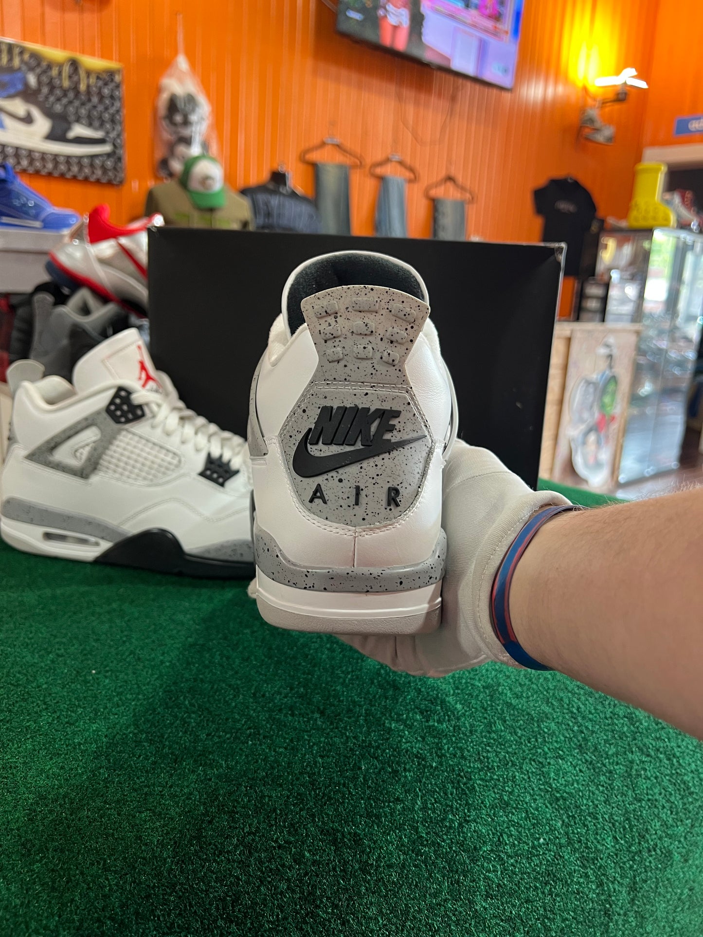 Jordan 4 (White Cement)