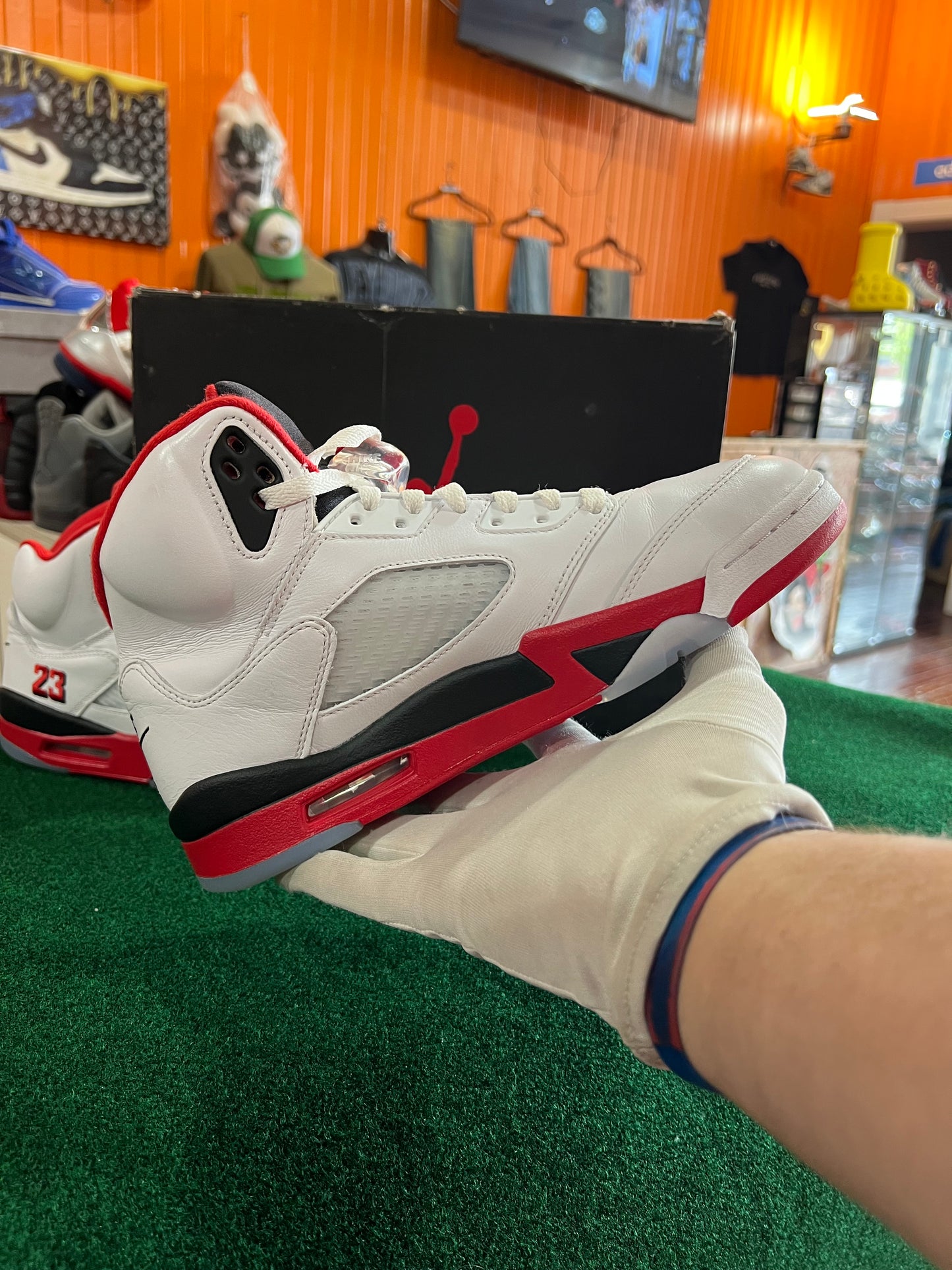Jordan 5 (Fire Red)