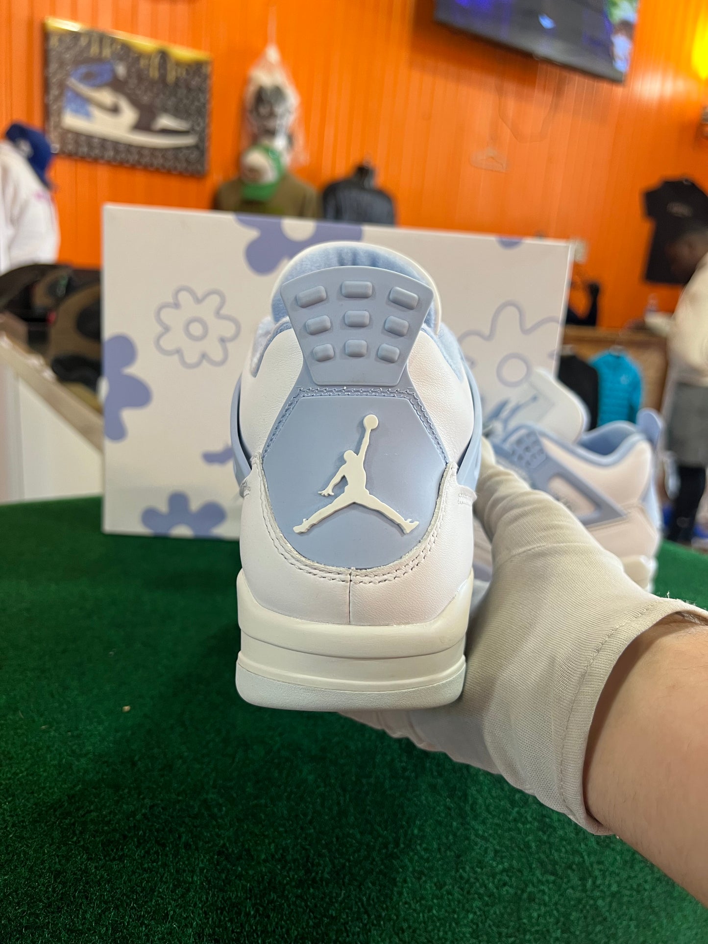Jordan 4 (Forget Me Not)