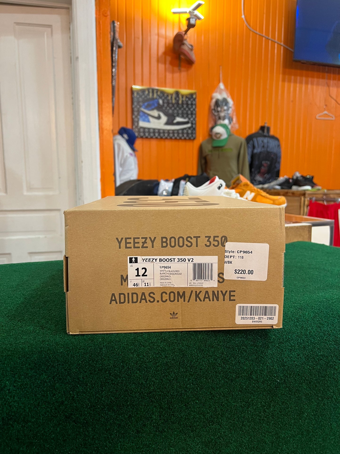Yeezy 350 (Zebra)