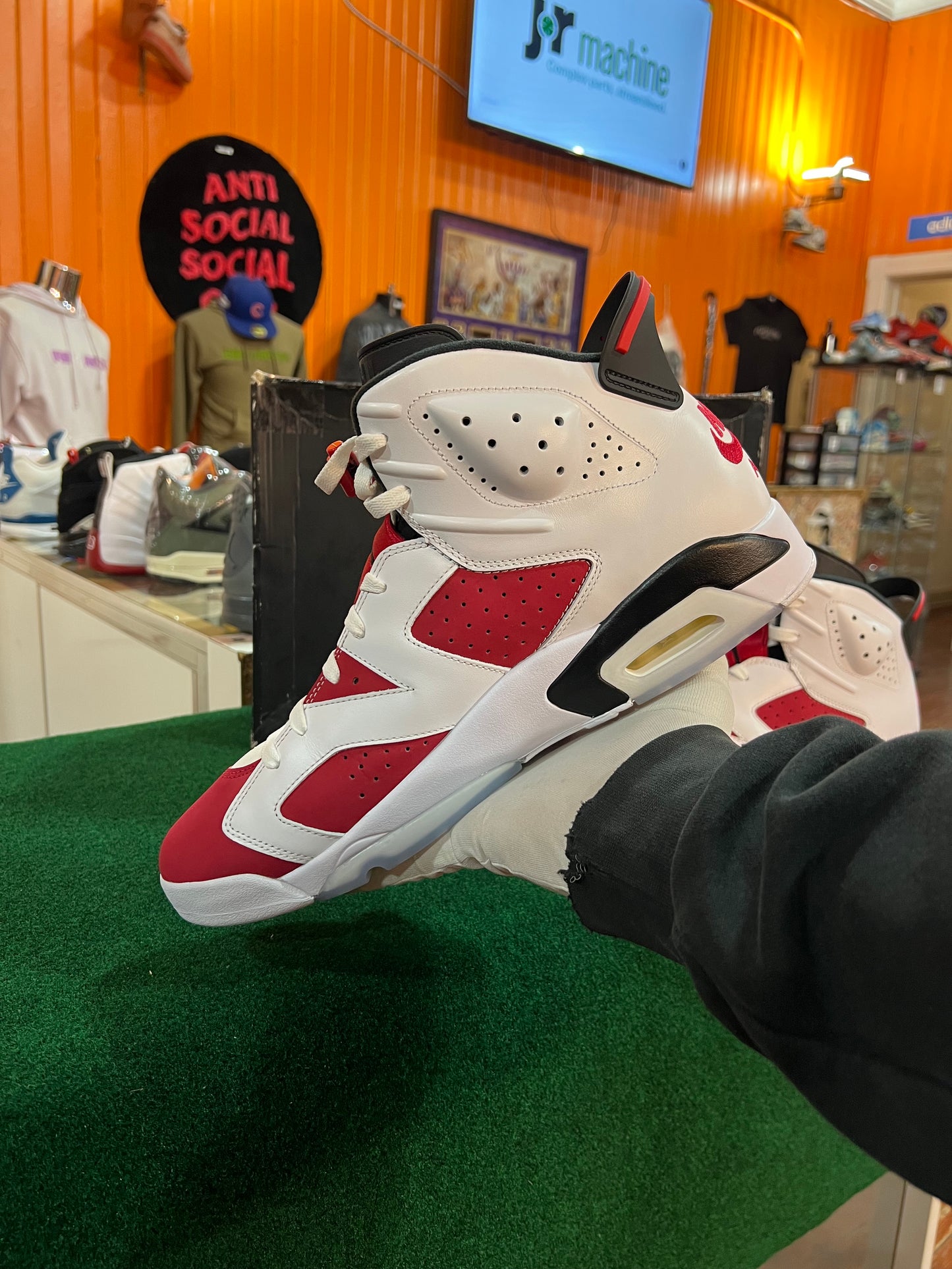 Jordan 6 (Carmine)