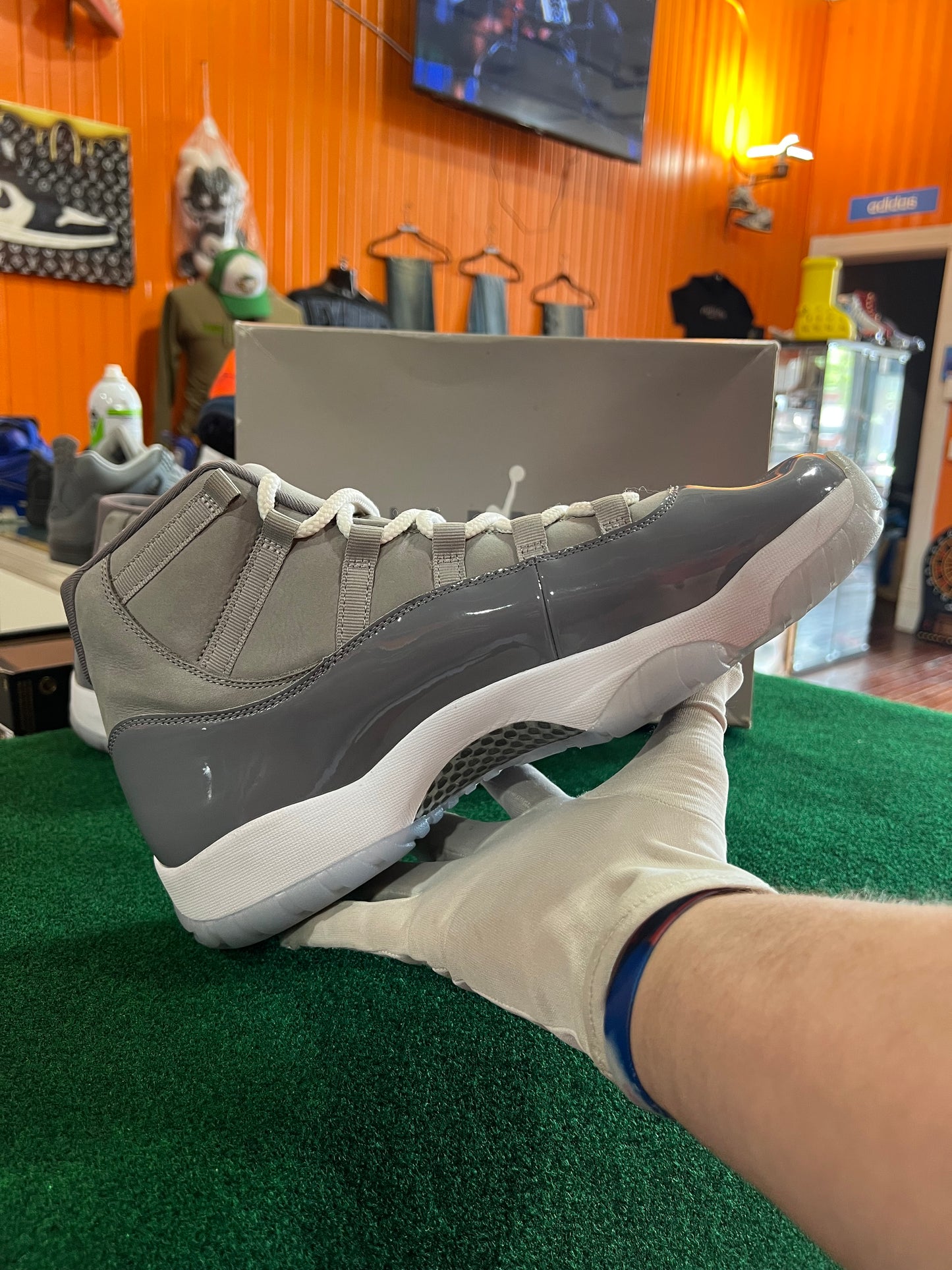 Jordan 11 (Cool Grey)