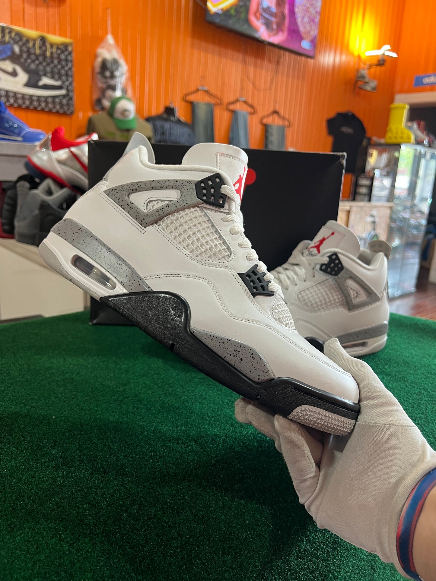 Jordan 4 (White Cement)
