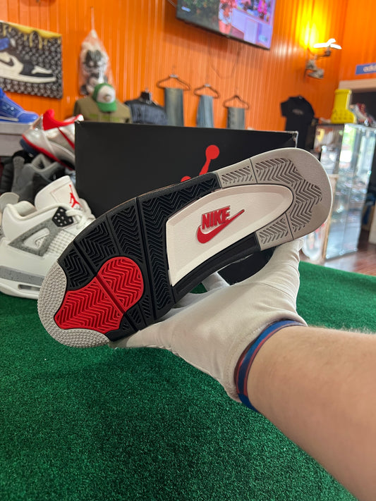 Jordan 4 (White Cement)