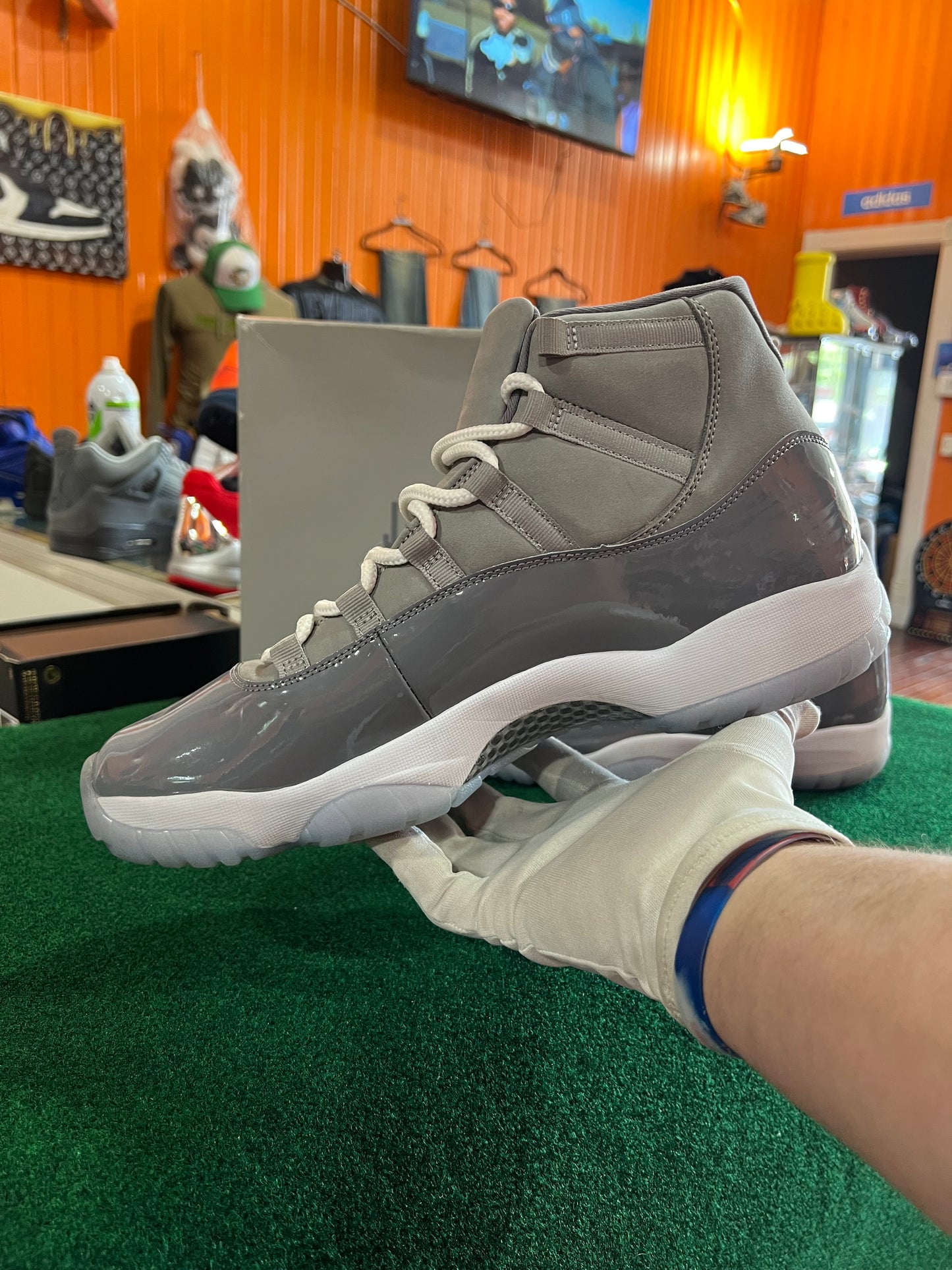 Jordan 11 (Cool Grey)
