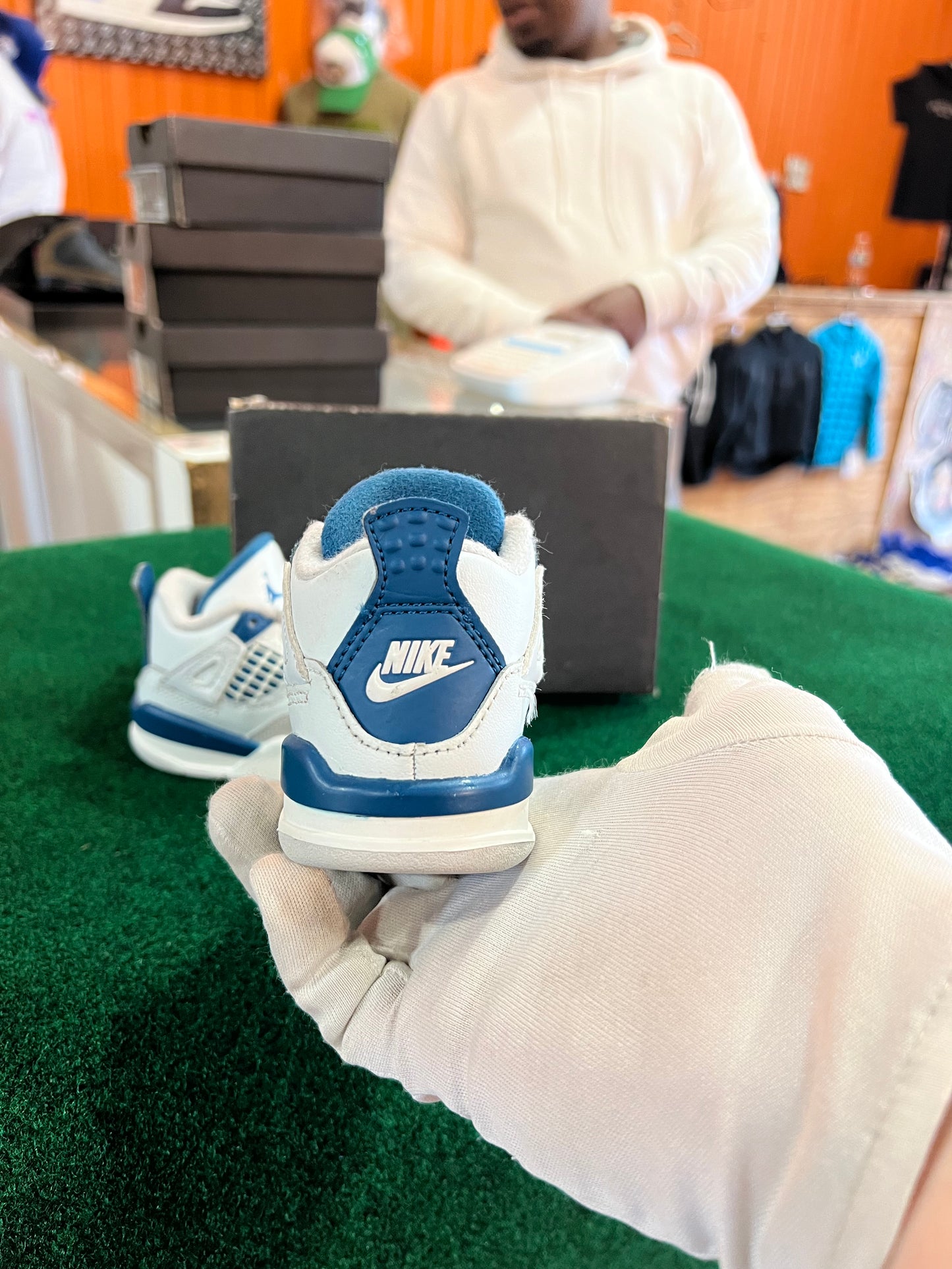 Jordan 4 (Military Blue)