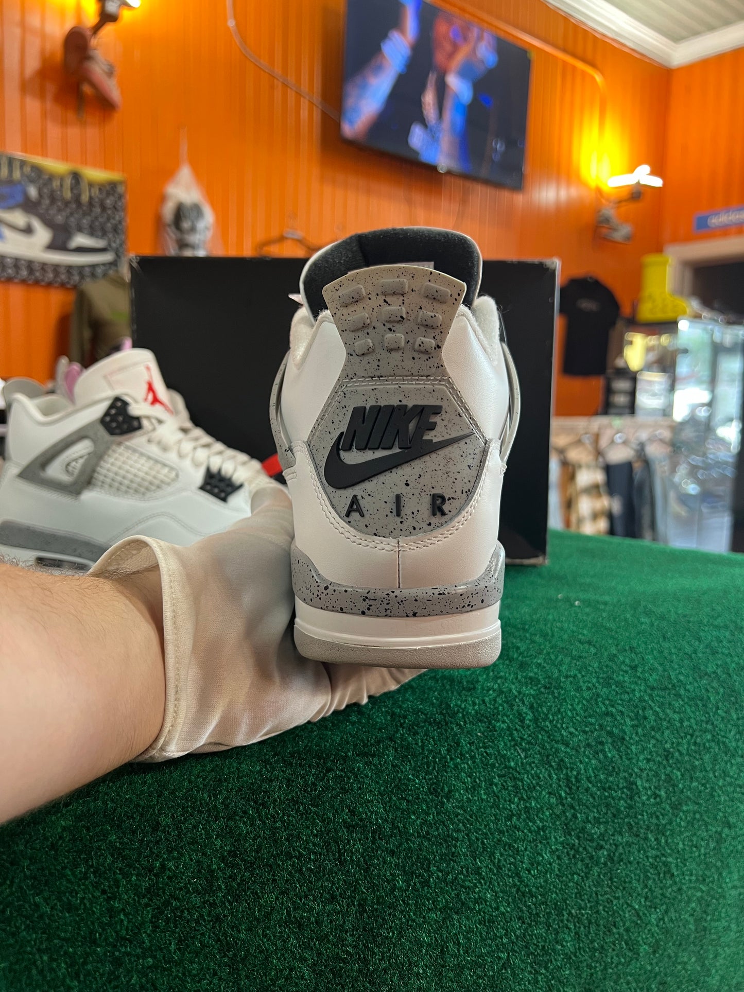 Jordan 4 (White Cement)