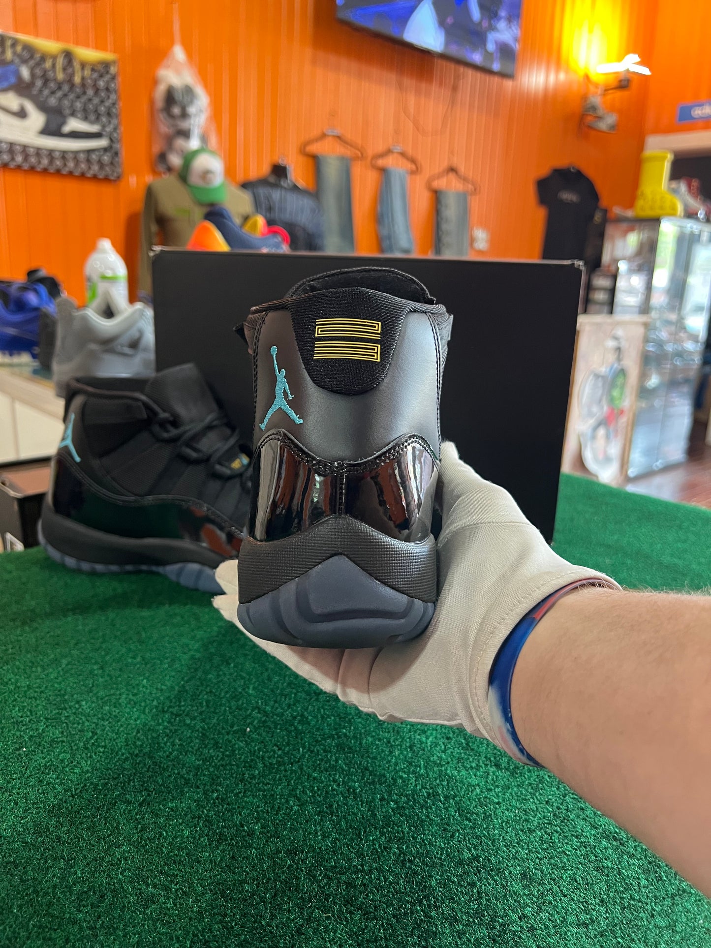 Jordan 11 (Gamma)