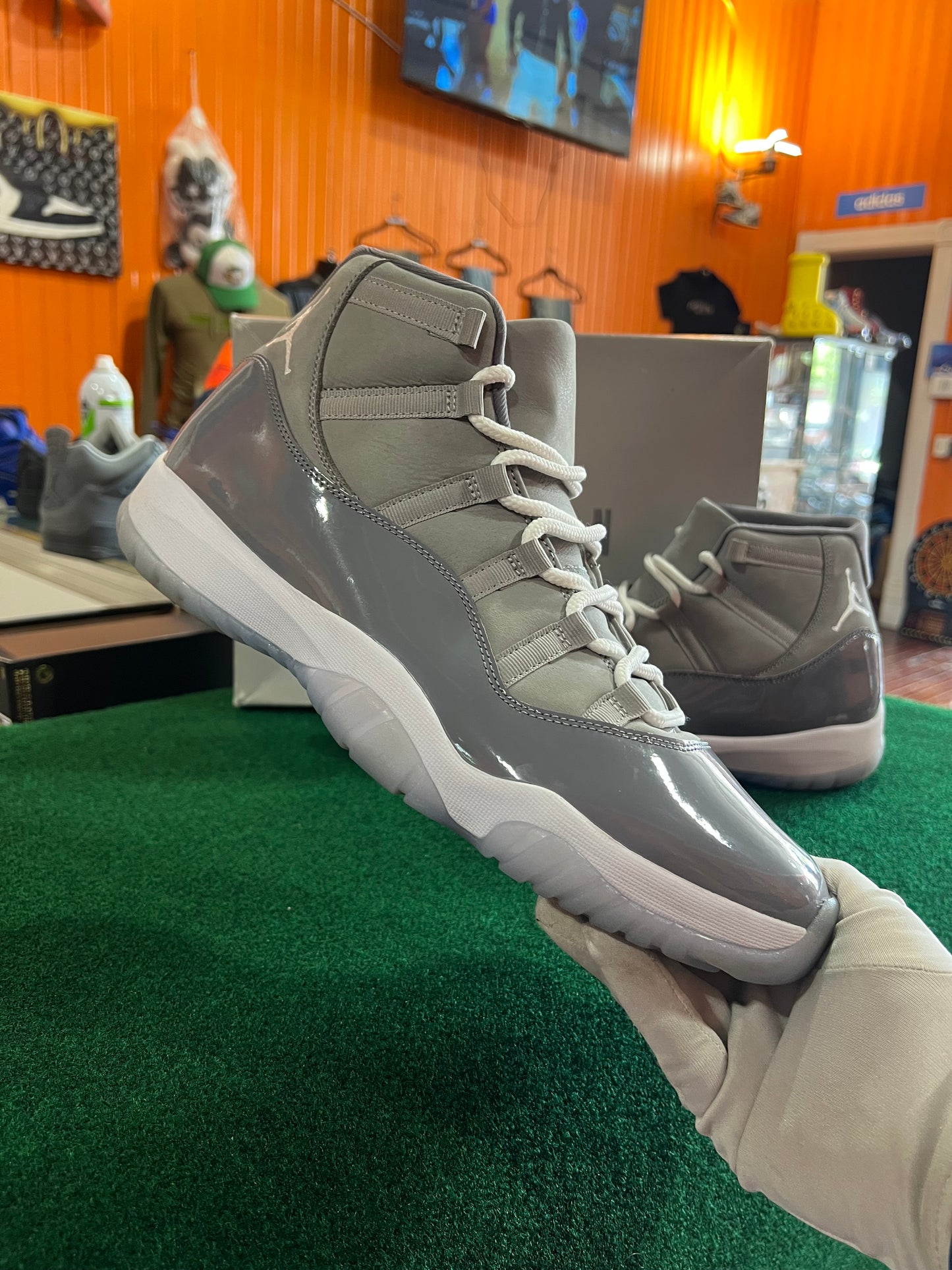 Jordan 11 (Cool Grey)