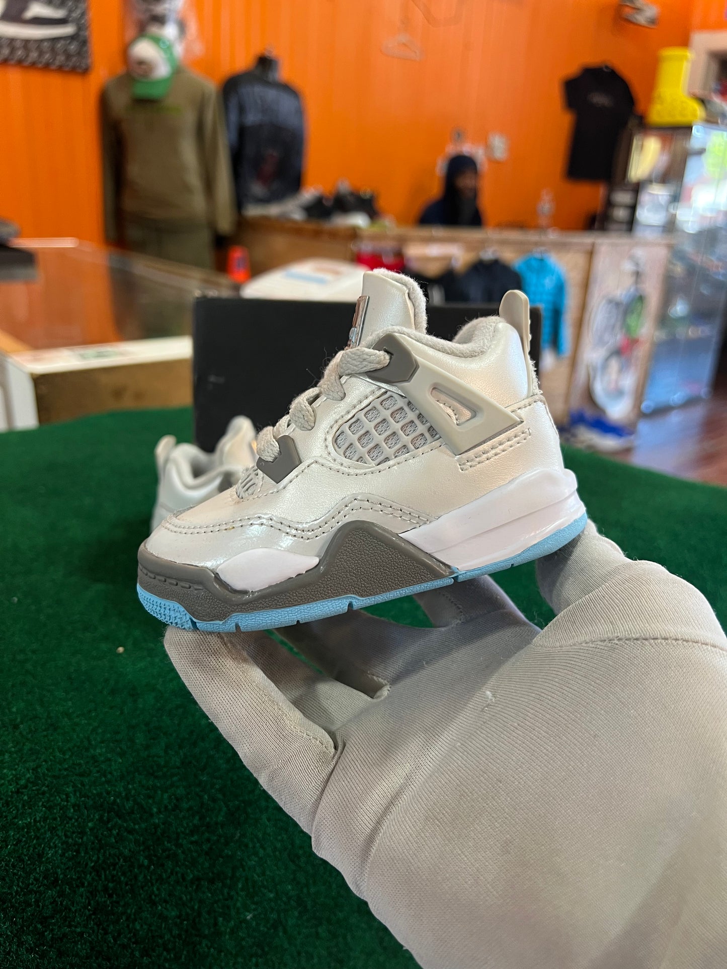 Jordan 4 (Dust Blue Chill)