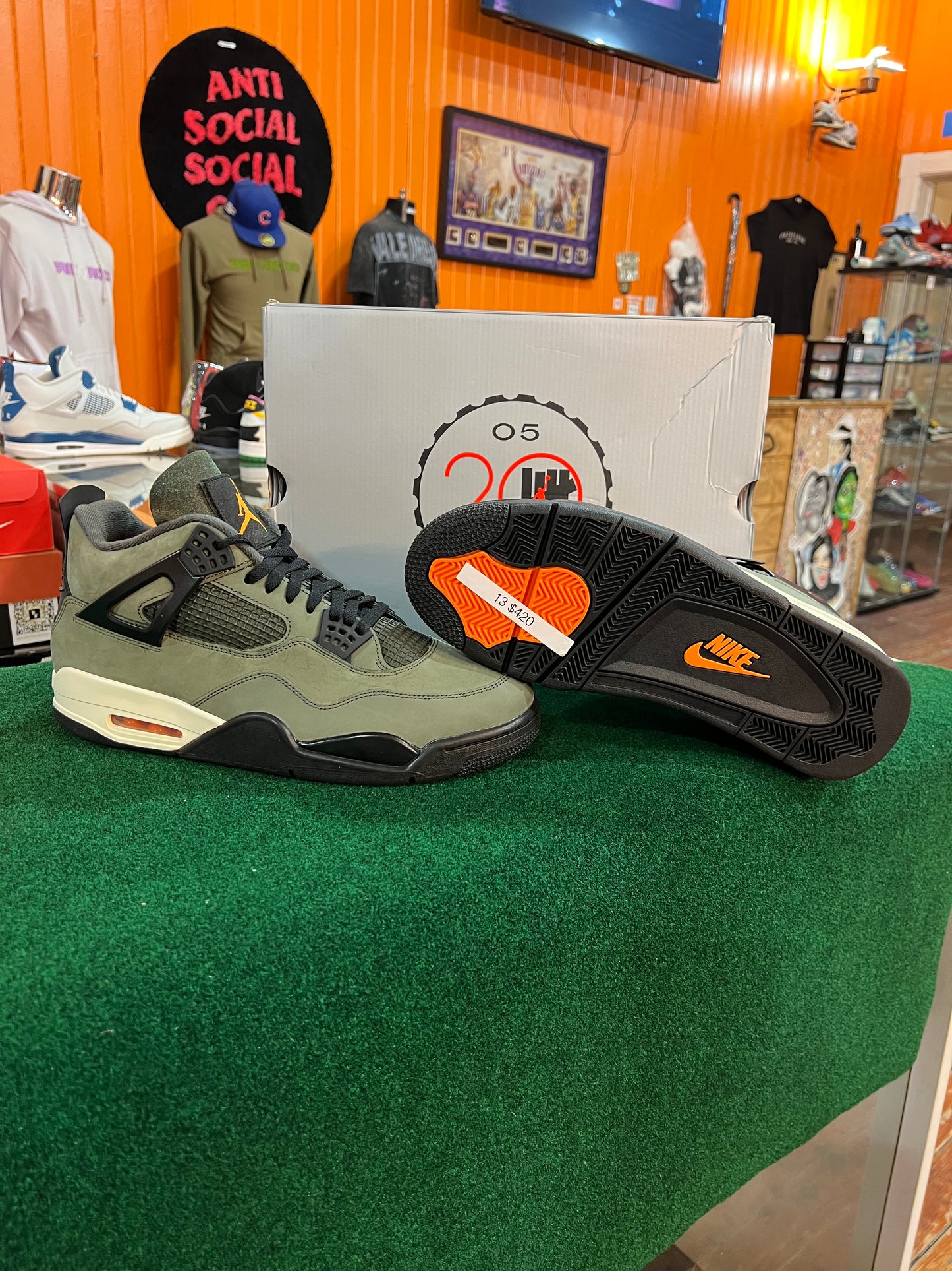 Jordan 4 (Undefeated)