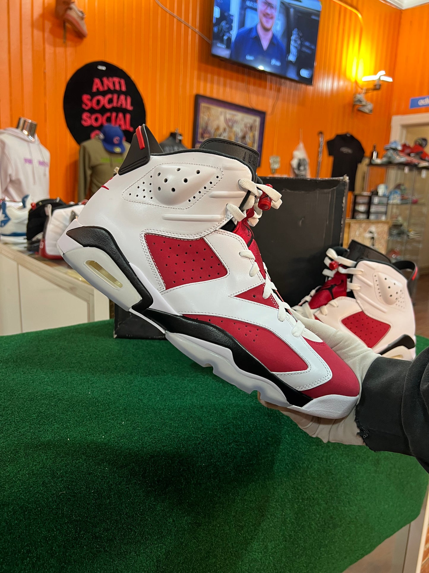 Jordan 6 (Carmine)