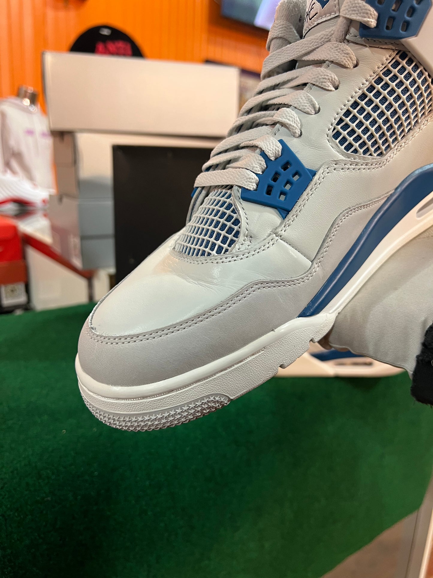 Jordan 4 (Military Blue)