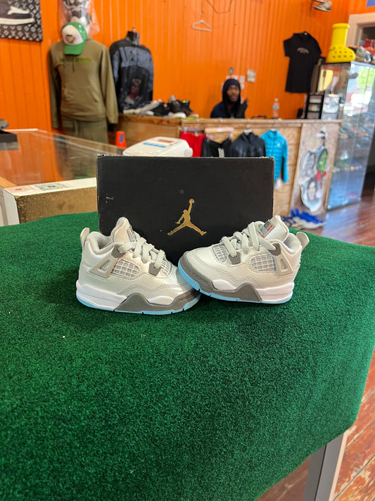 Jordan 4 (Dust Blue Chill)