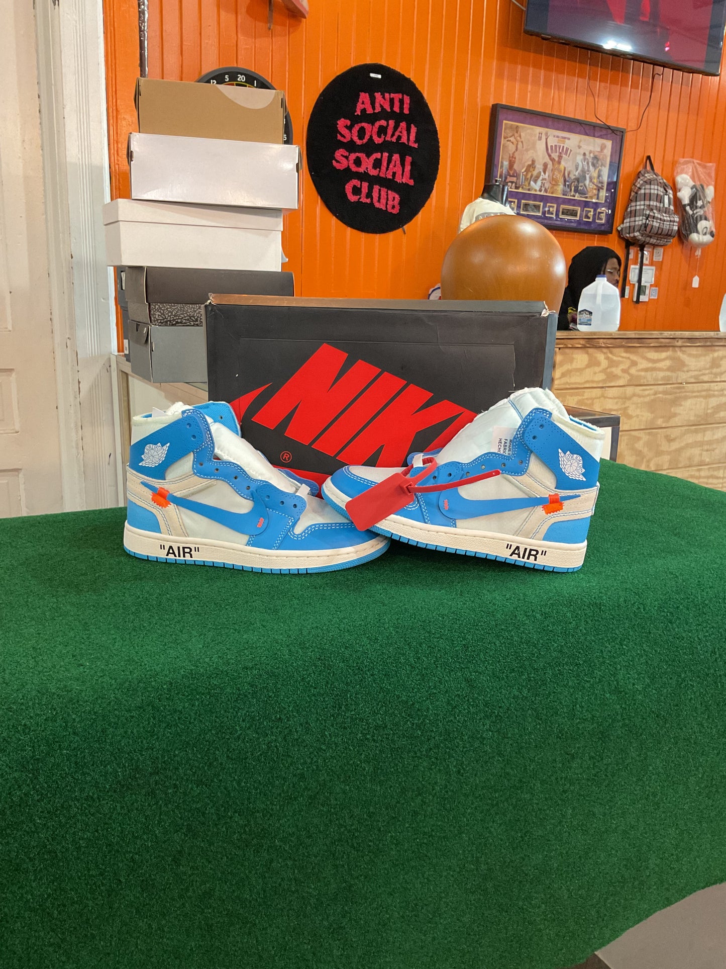 Jordan 1 Off White (UNC)