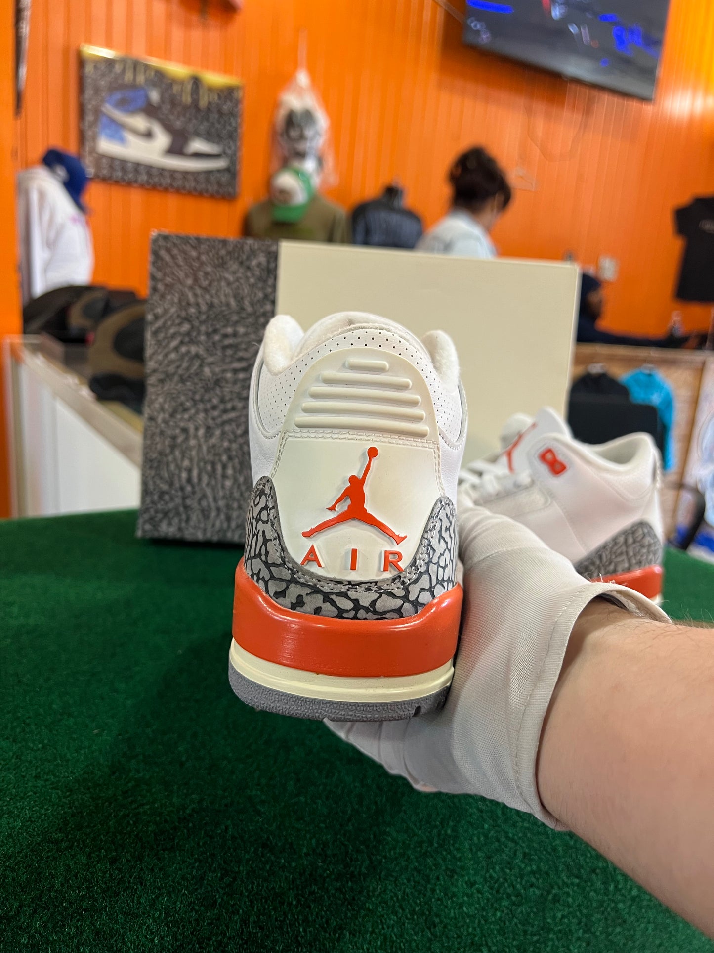 Jordan 3 (Georgia Peach)