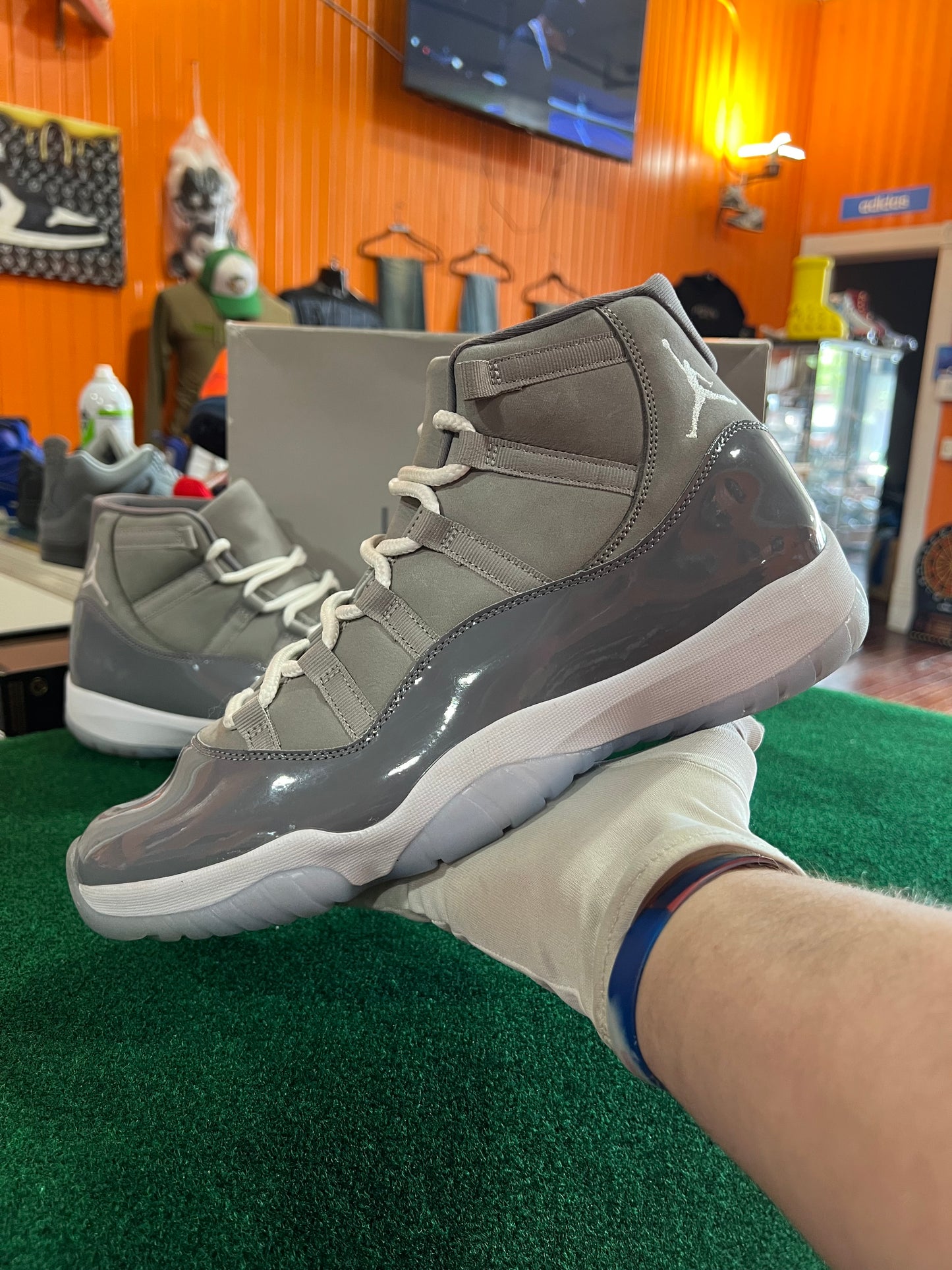 Jordan 11 (Cool Grey)