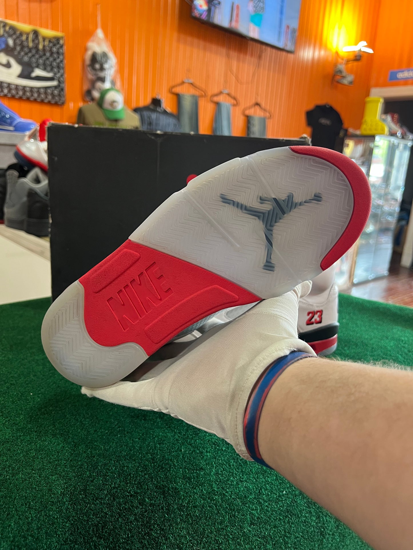 Jordan 5 (Fire Red)