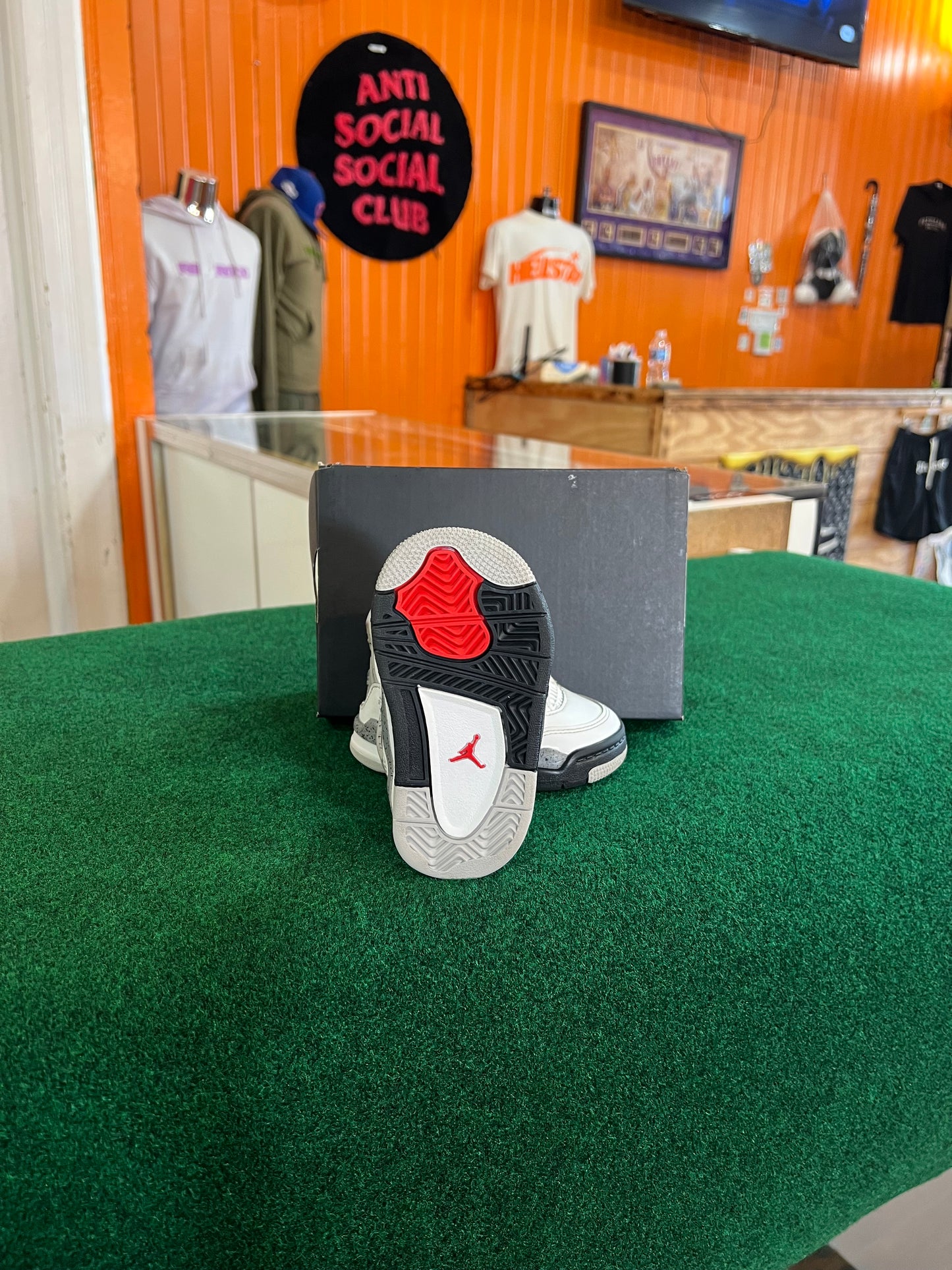 Jordan 4 (White Cement)