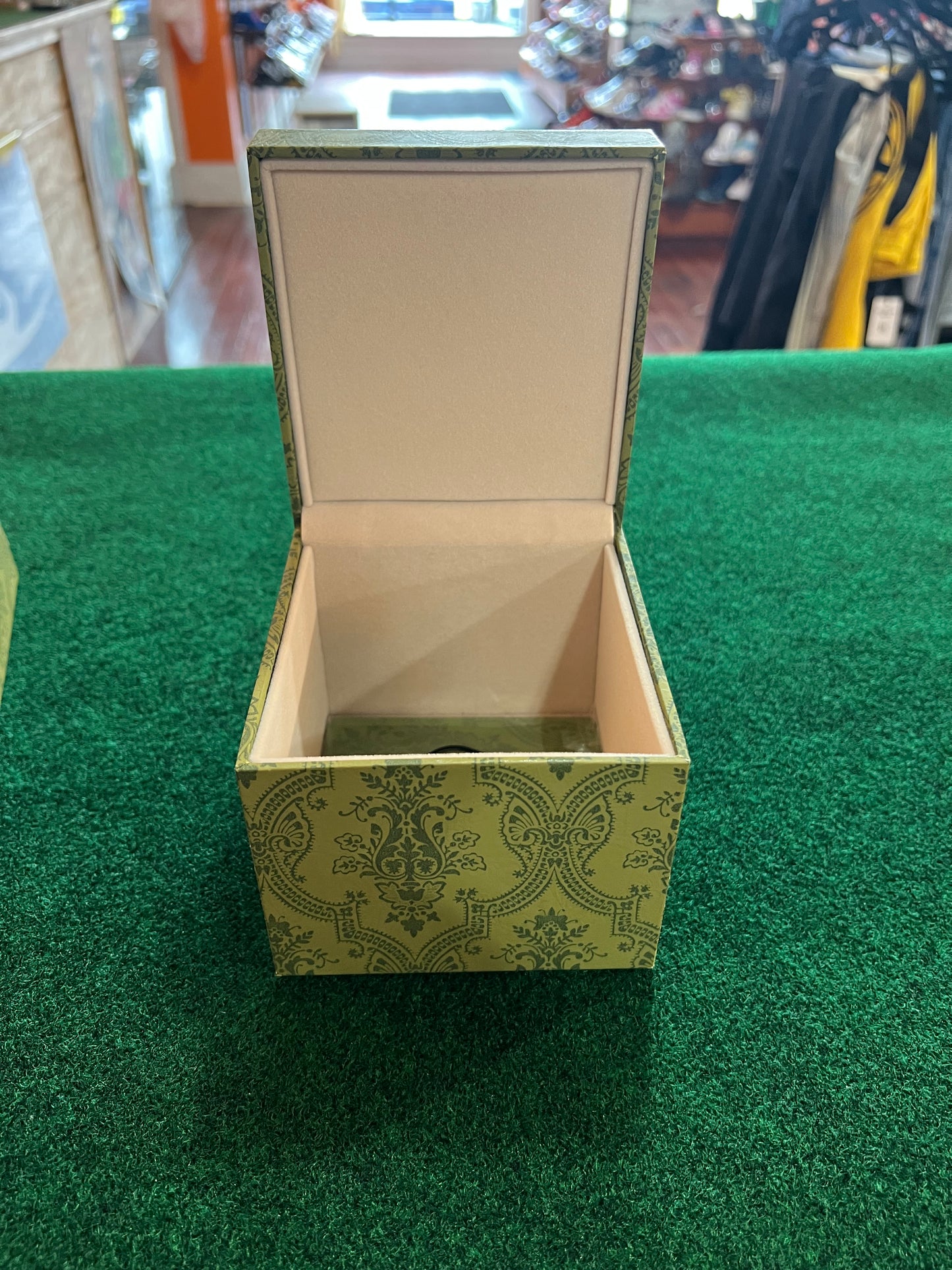 36MM Timeless Gucci Watch