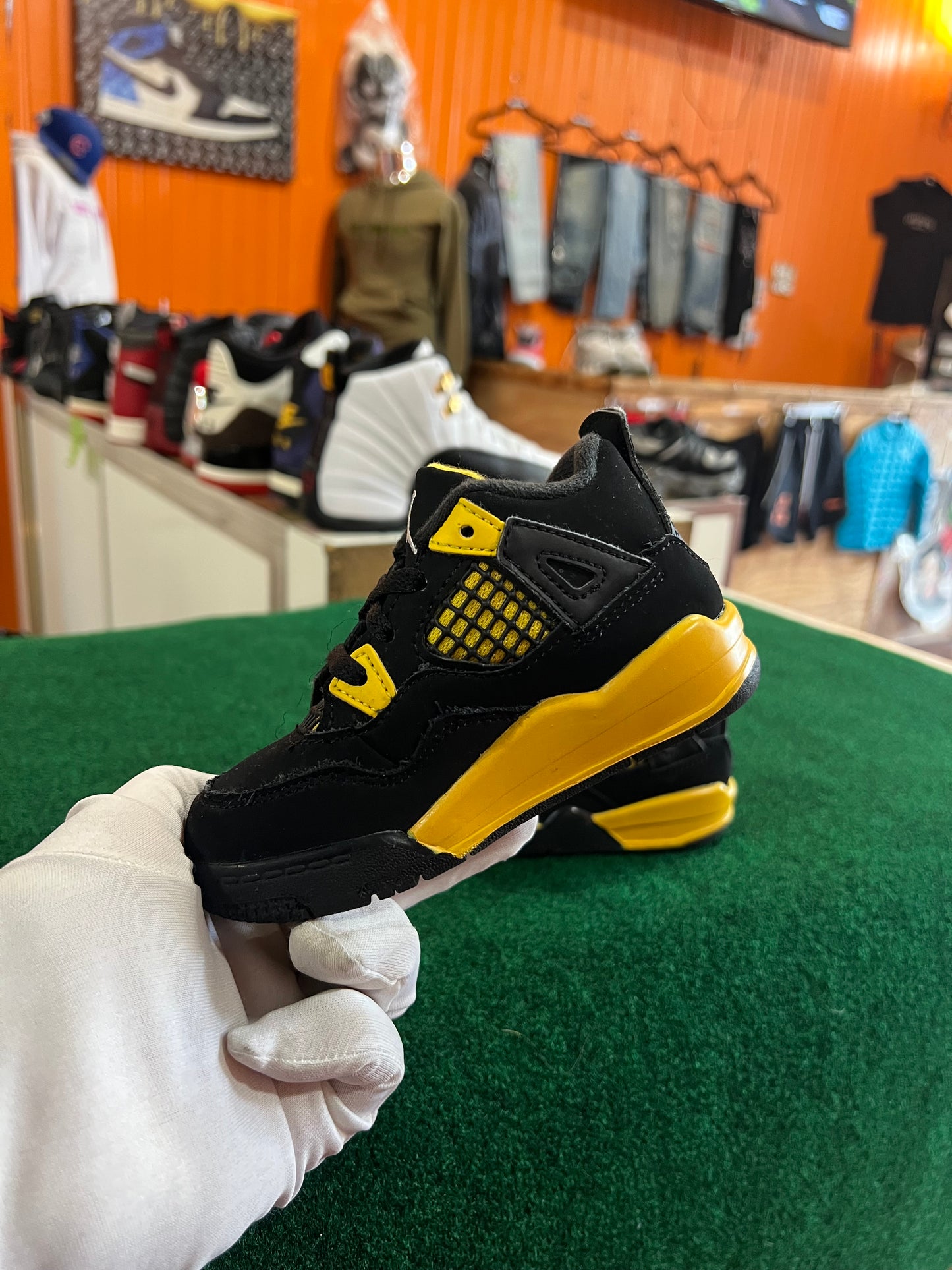 Jordan 4 (Yellow Thunder)