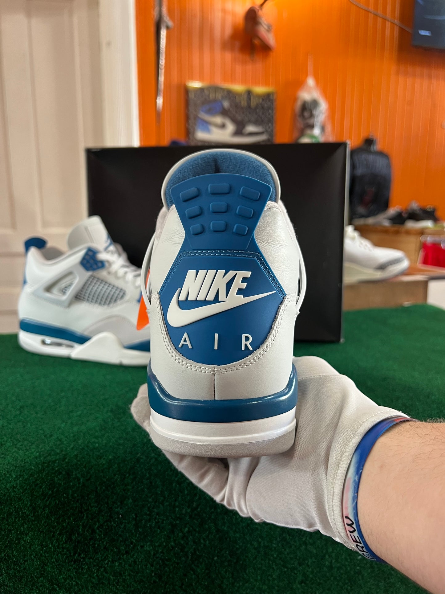 Jordan 4 (Military Blue)