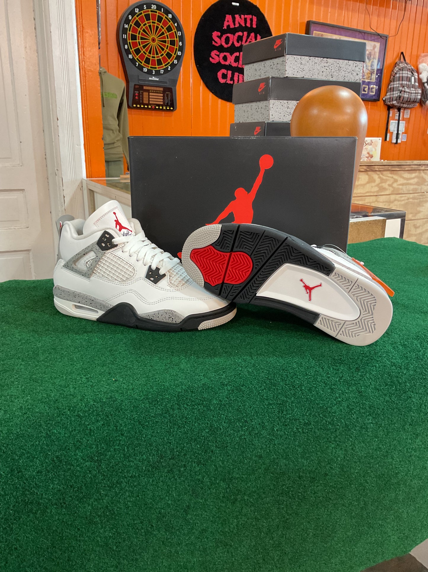 Jordan 4 (White Cement)