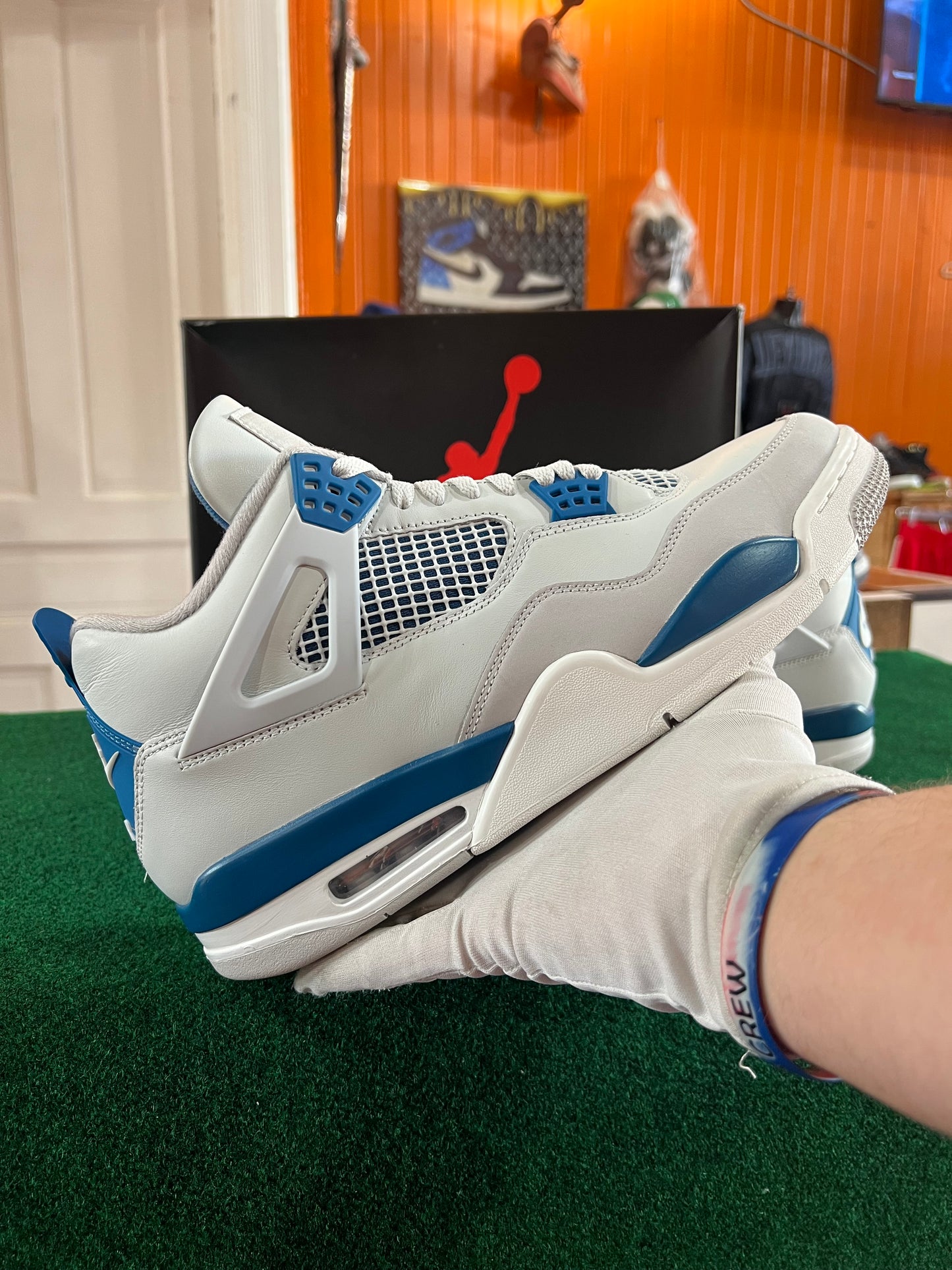 Jordan 4 (Military Blue)