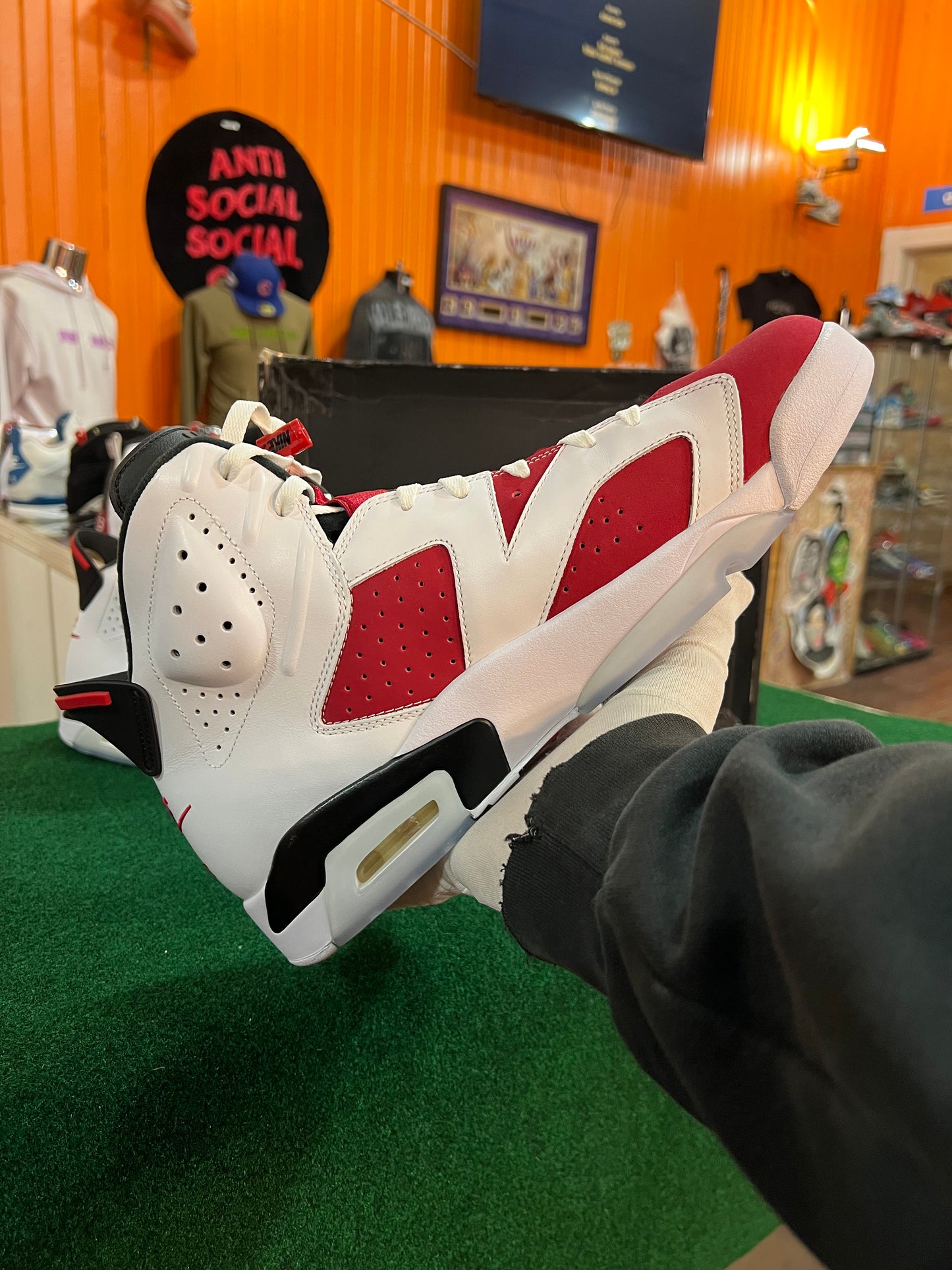 Jordan 6 (Carmine)