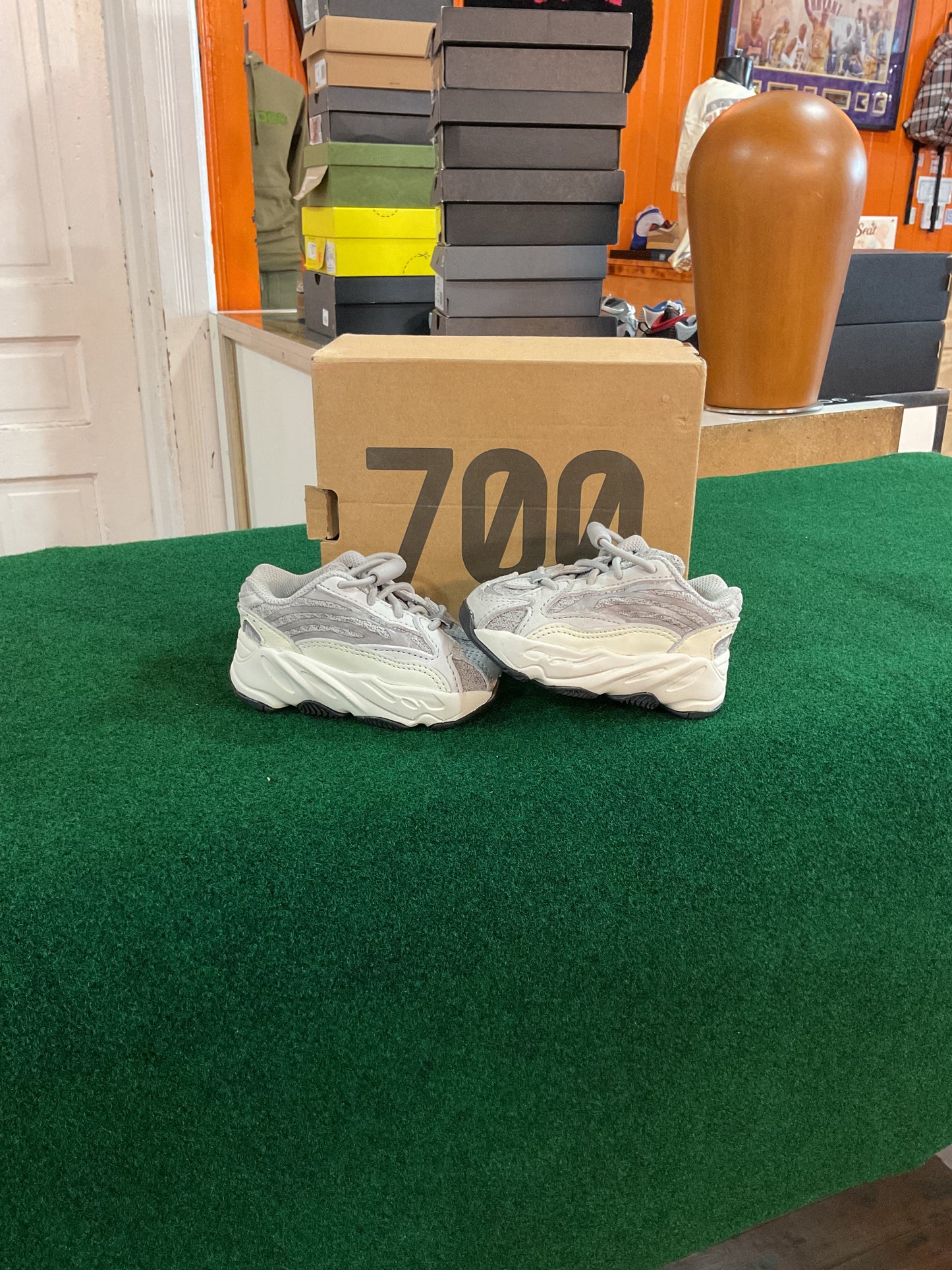 Yeezy 700 (Static)