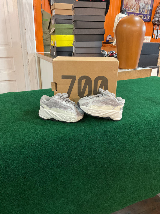 Yeezy 700 (Static)