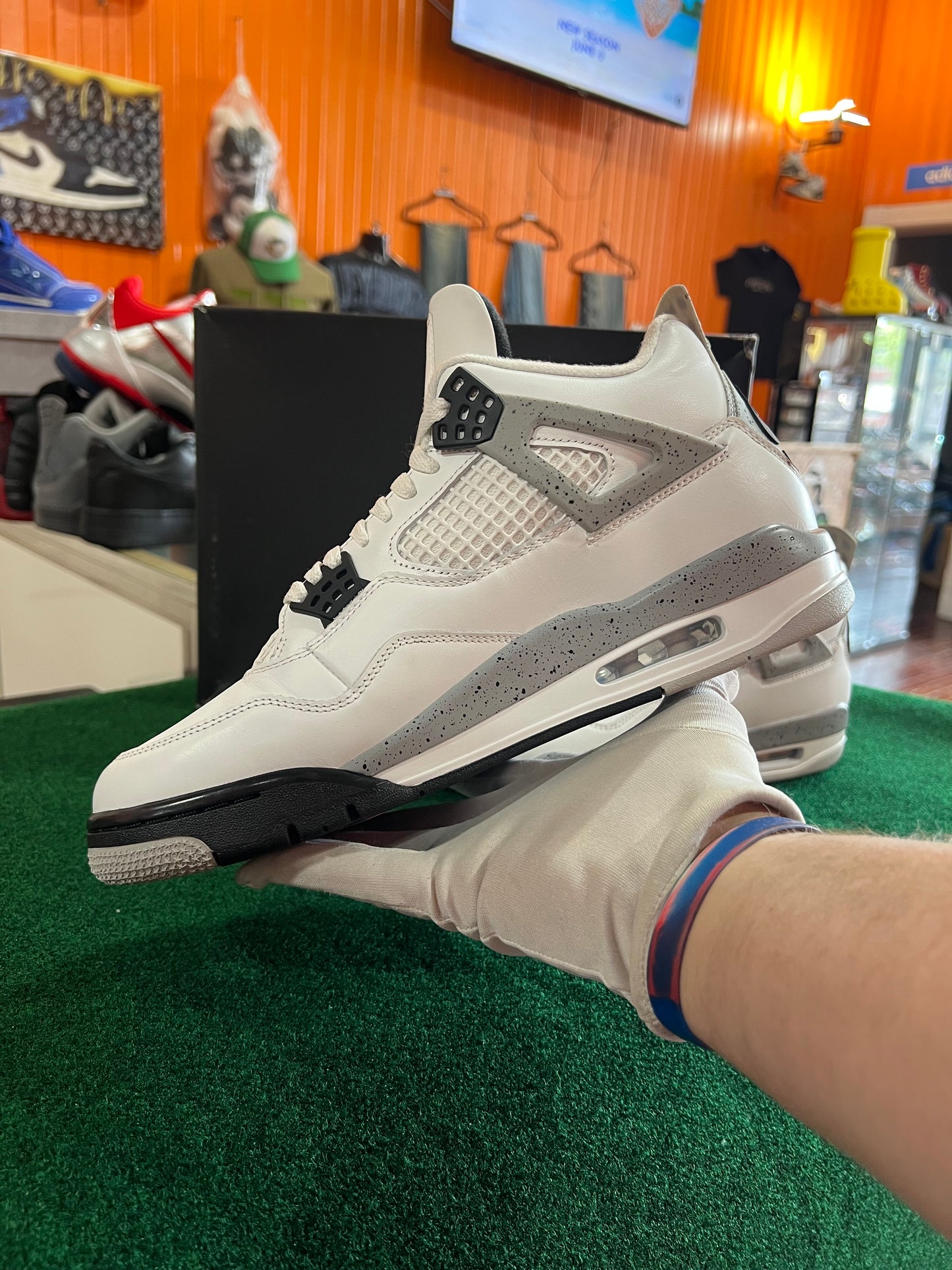 Jordan 4 (White Cement)