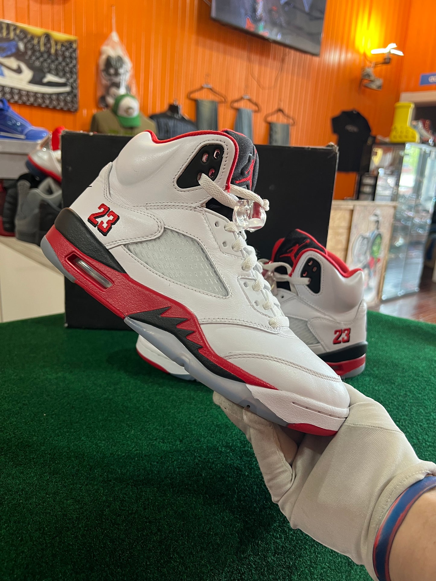 Jordan 5 (Fire Red)