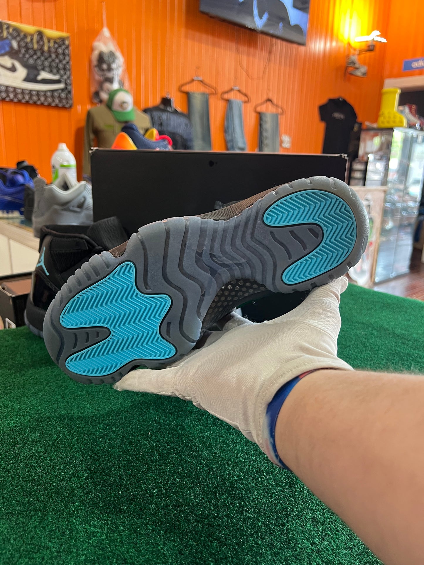Jordan 11 (Gamma)
