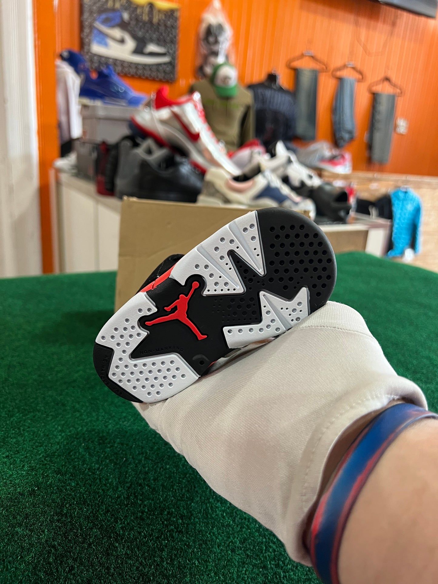 Jordan 6 (Infrared)