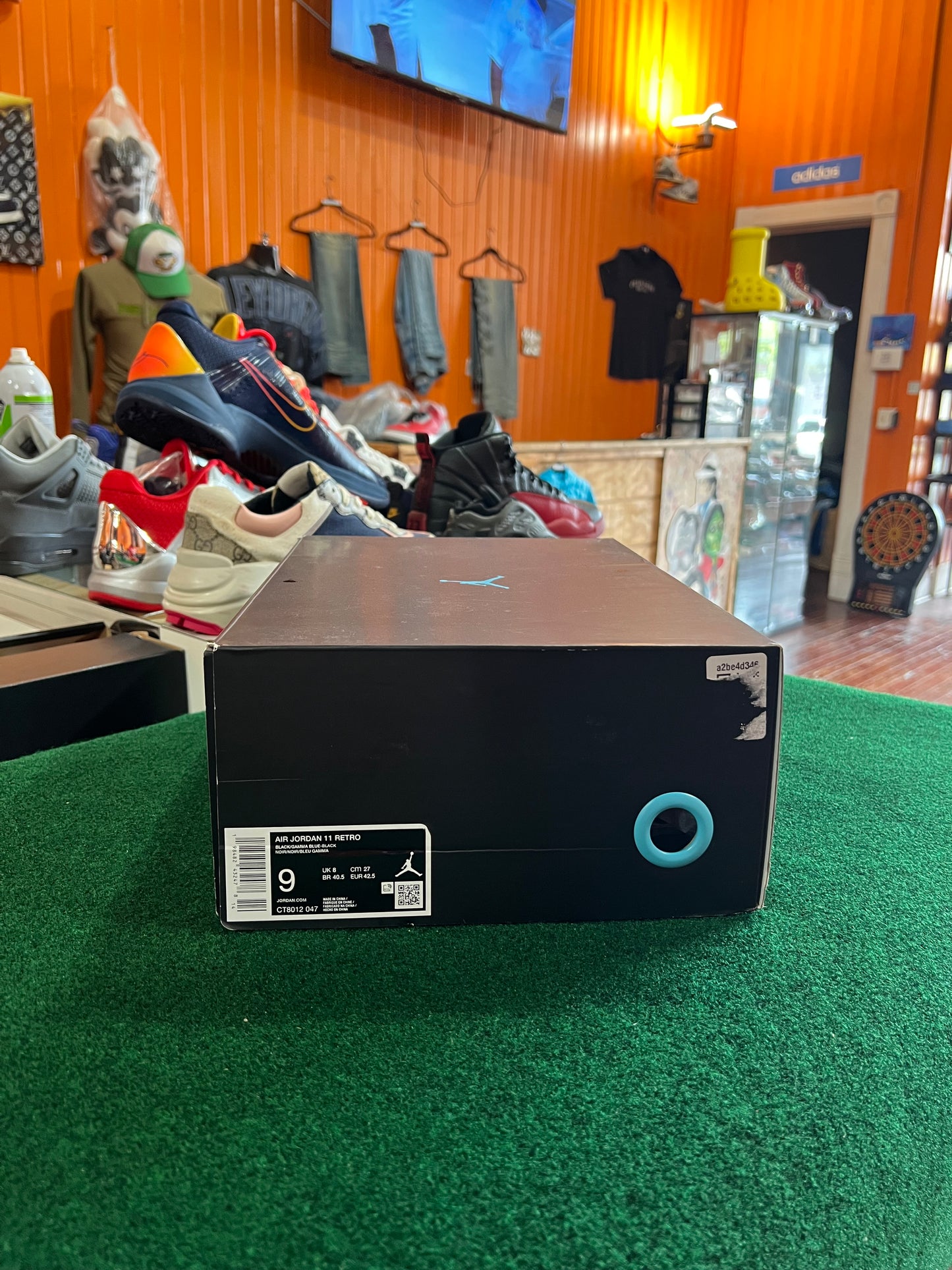 Jordan 11 (Gamma)