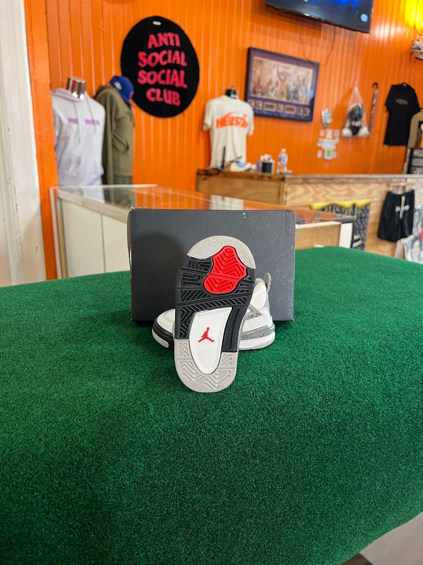 Jordan 4 (White Cement)